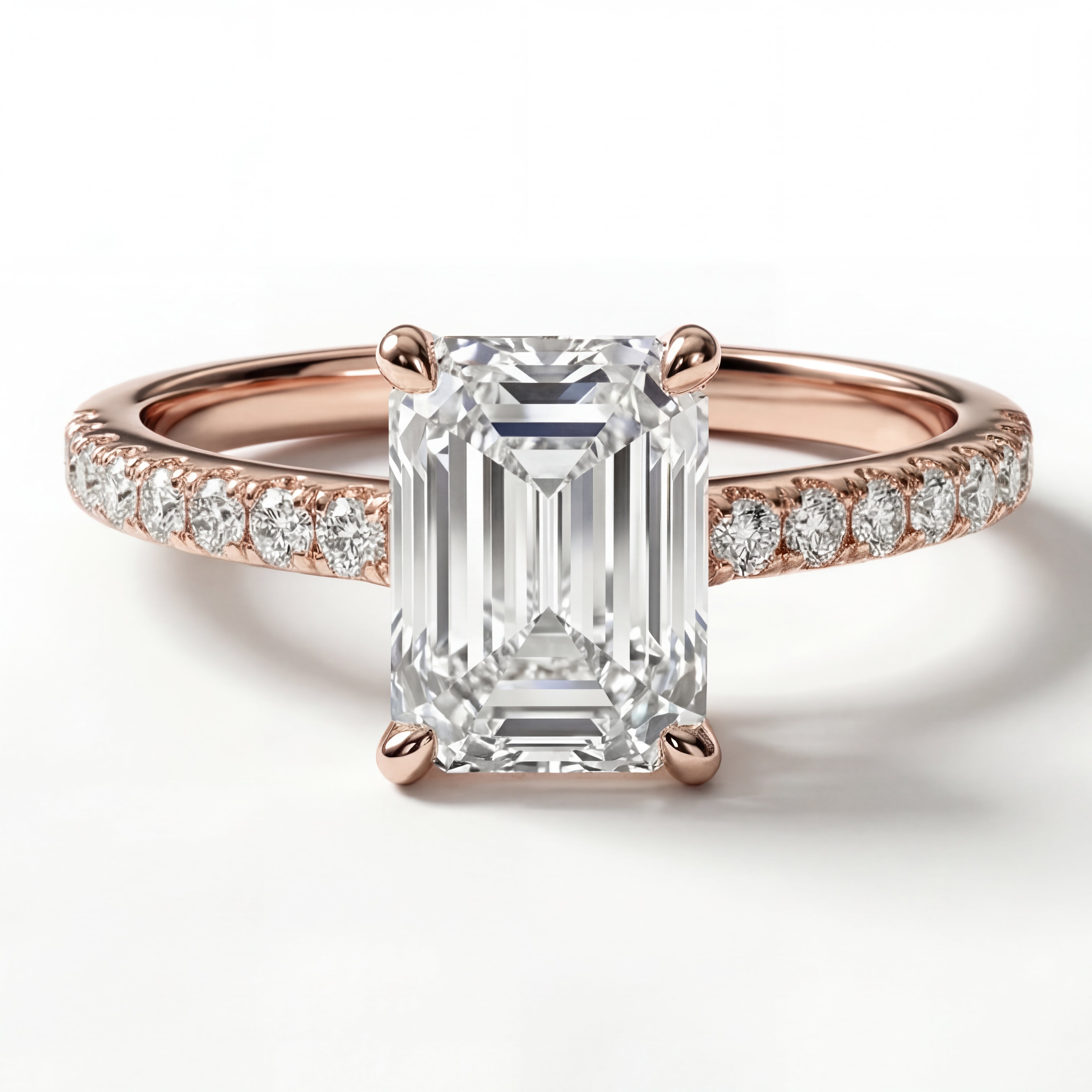 Émeraude Discrète Ring