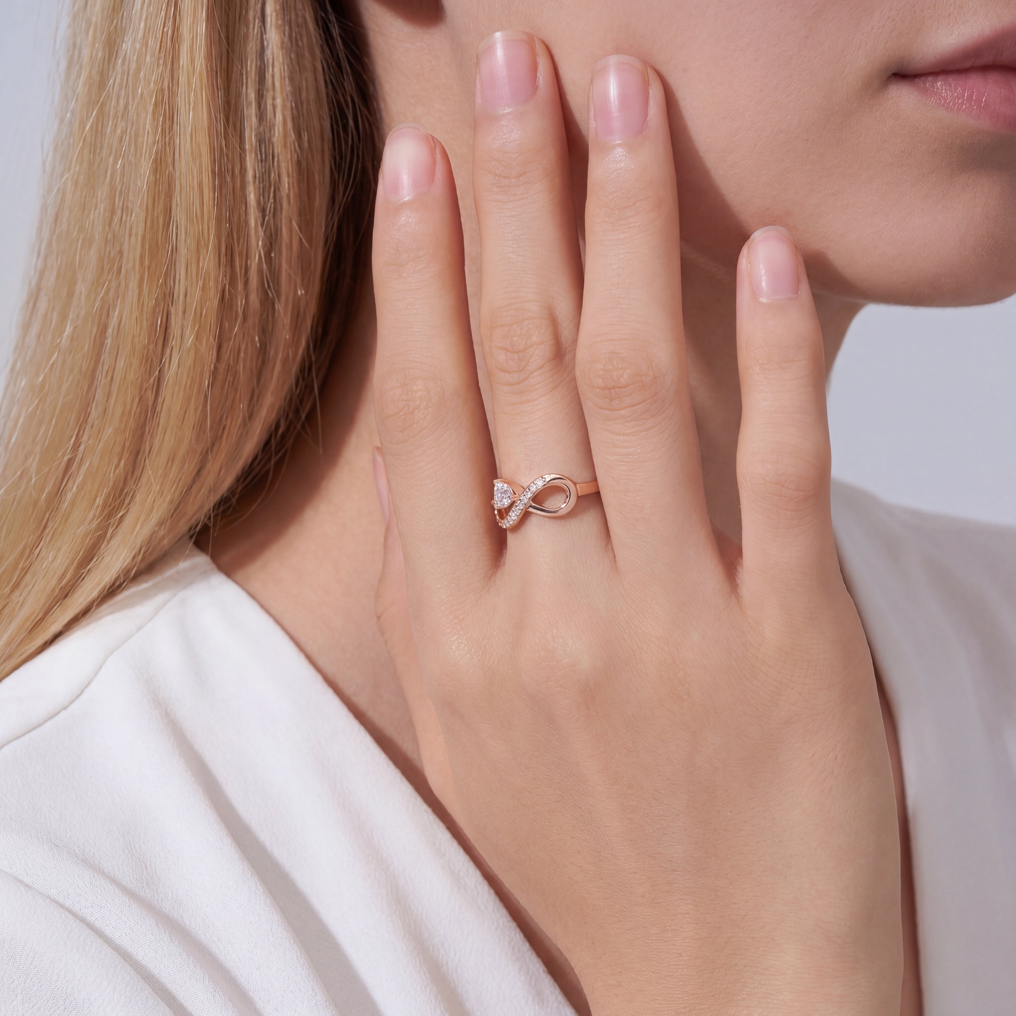 Auréa Infinity Heart Ring
