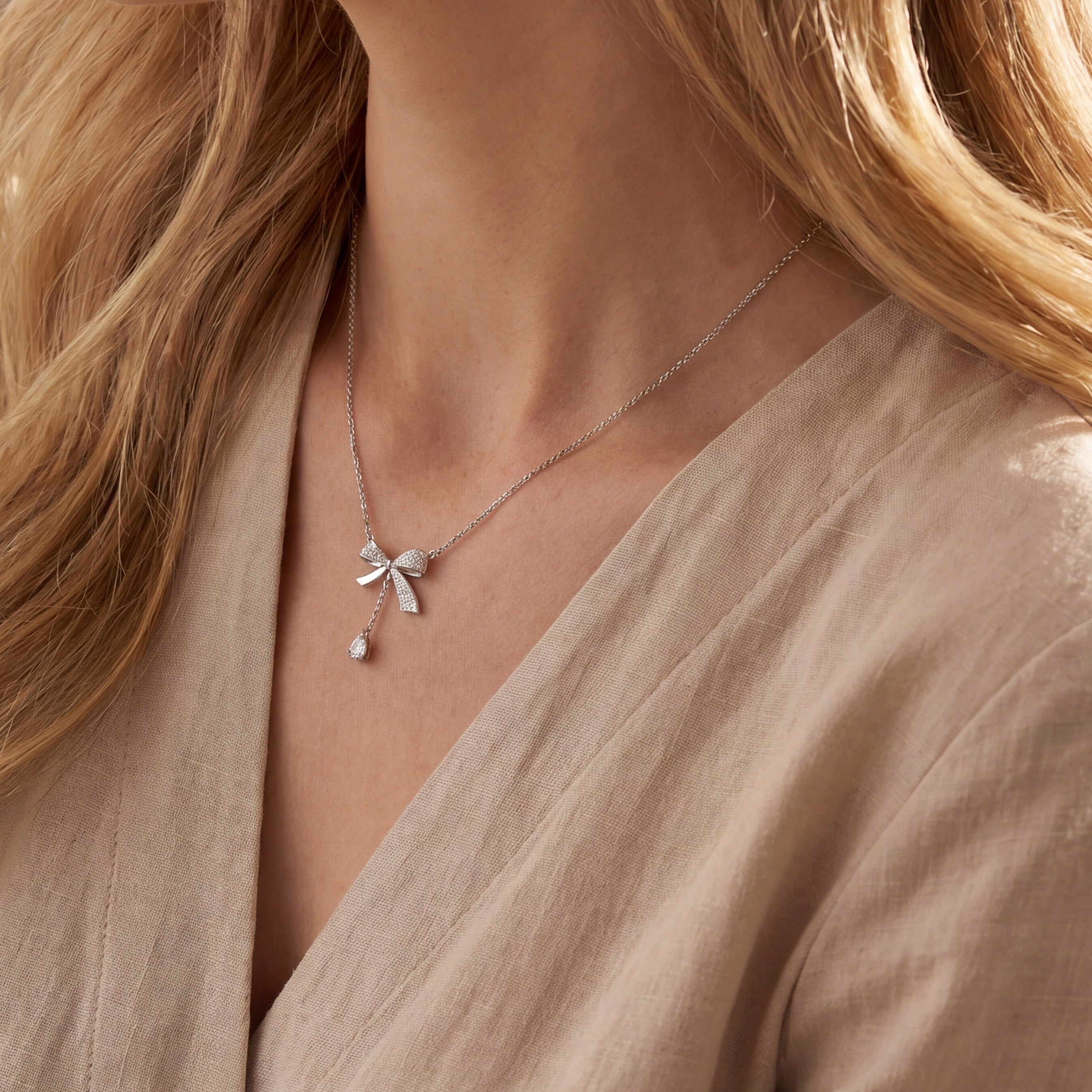 Belle Éclat Bow Drop Necklace