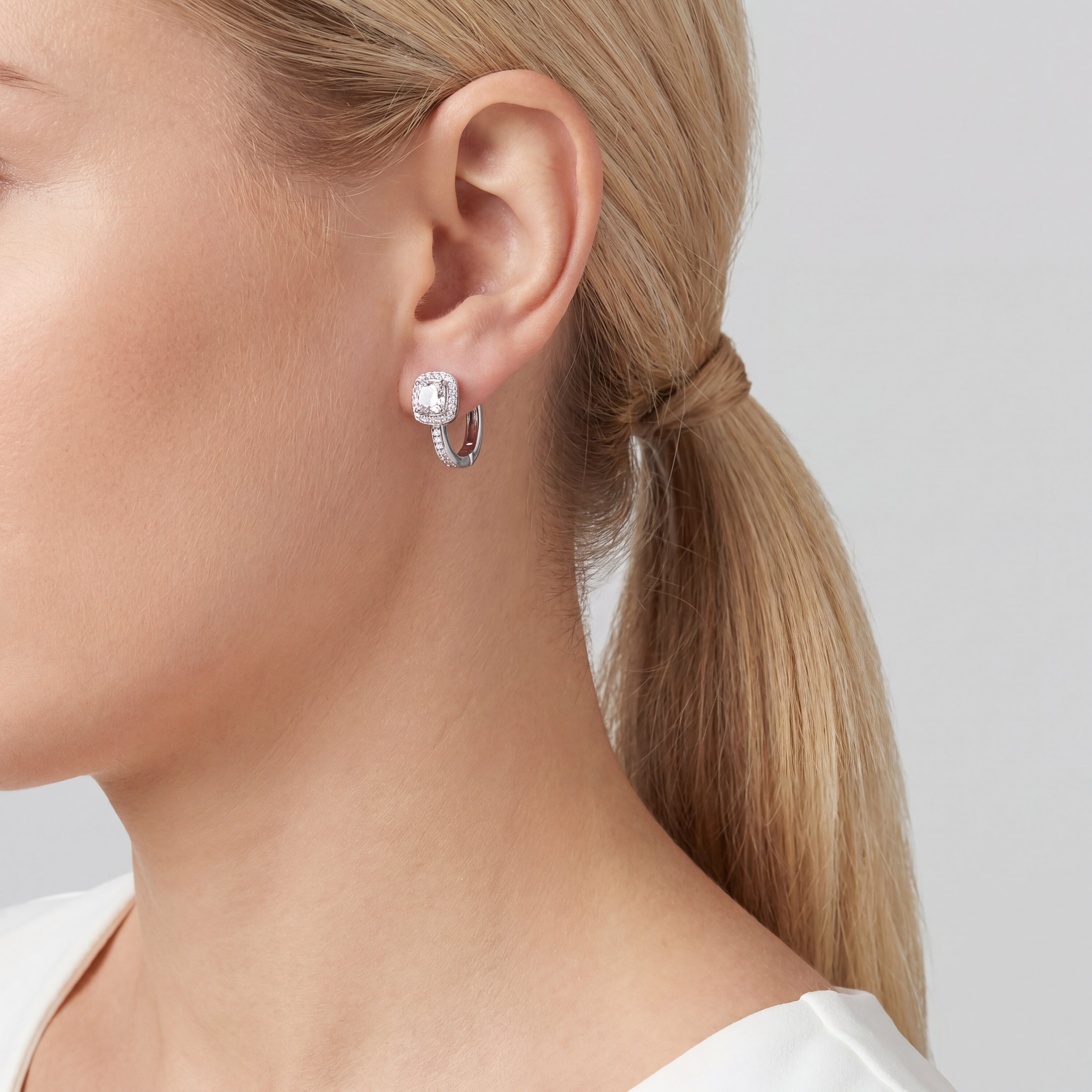 Lumière Halo Bar Huggie Earrings