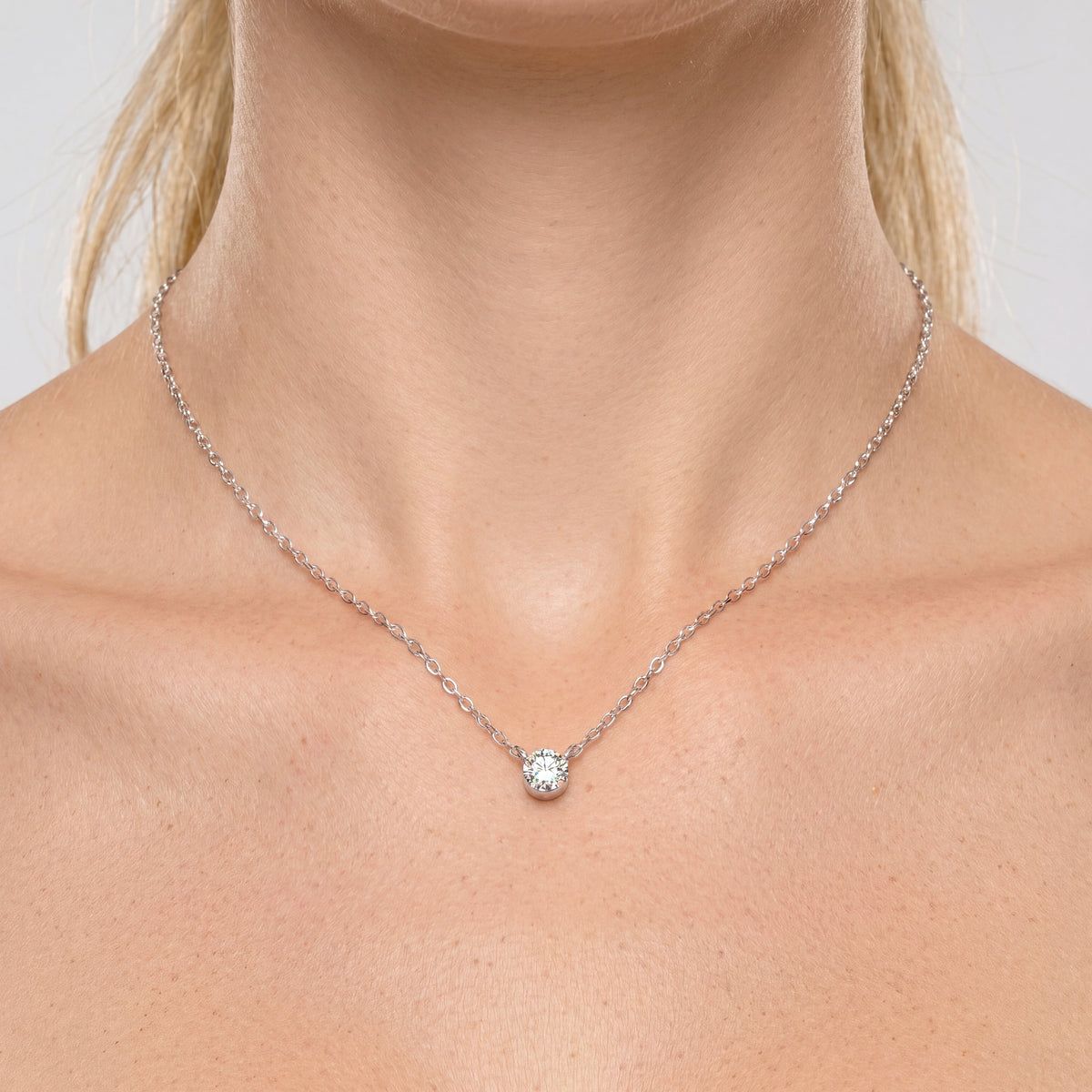 18K White Gold Vermeil, 18K White Gold Vermeil / Lifestyle