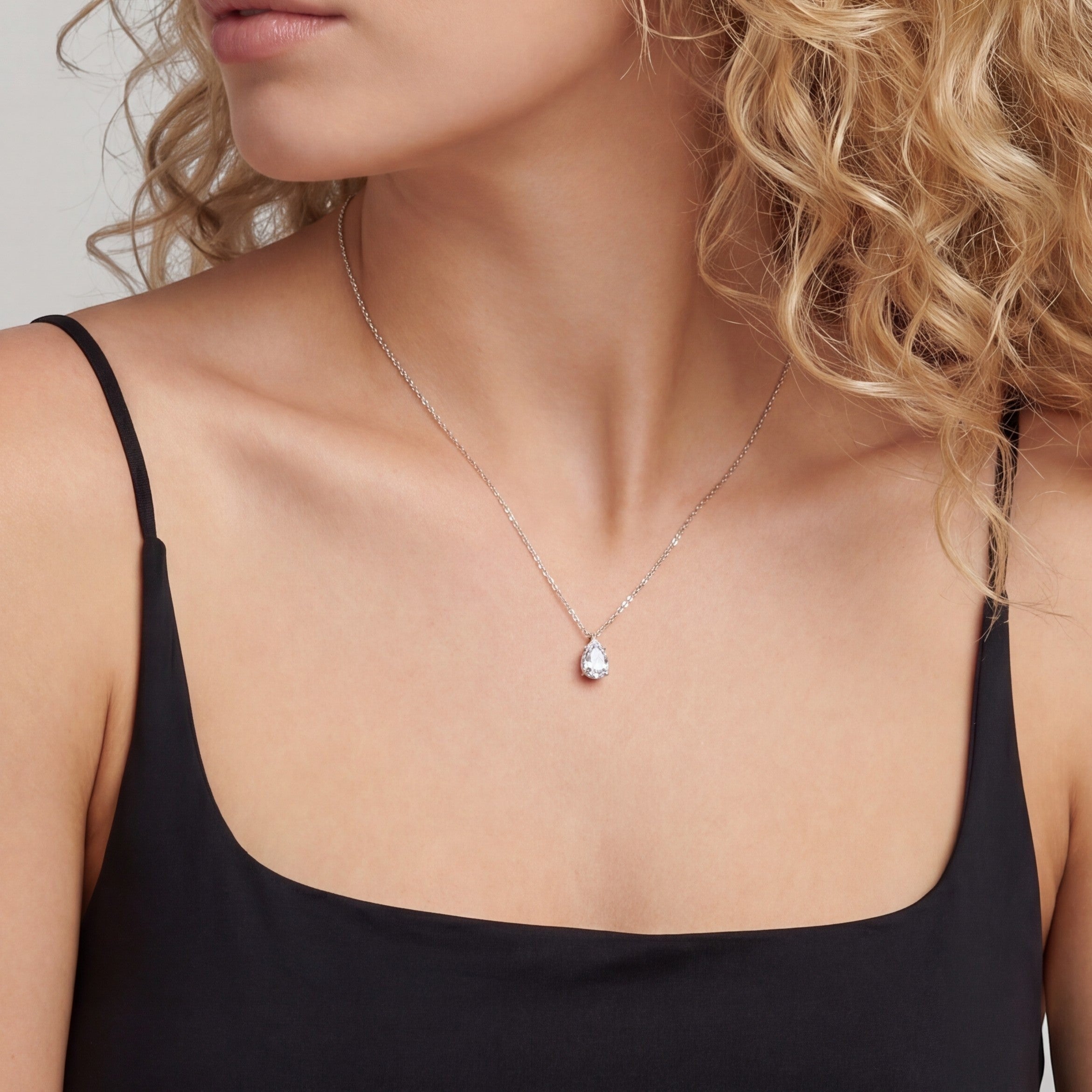 18K White Gold Vermeil, 18K White Gold Vermeil / Lifestyle