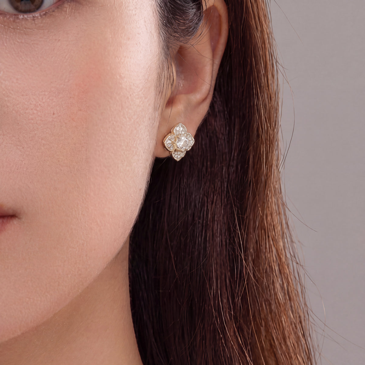 18K White Gold Vermeil, 18K White Gold Vermeil / Lifestyle