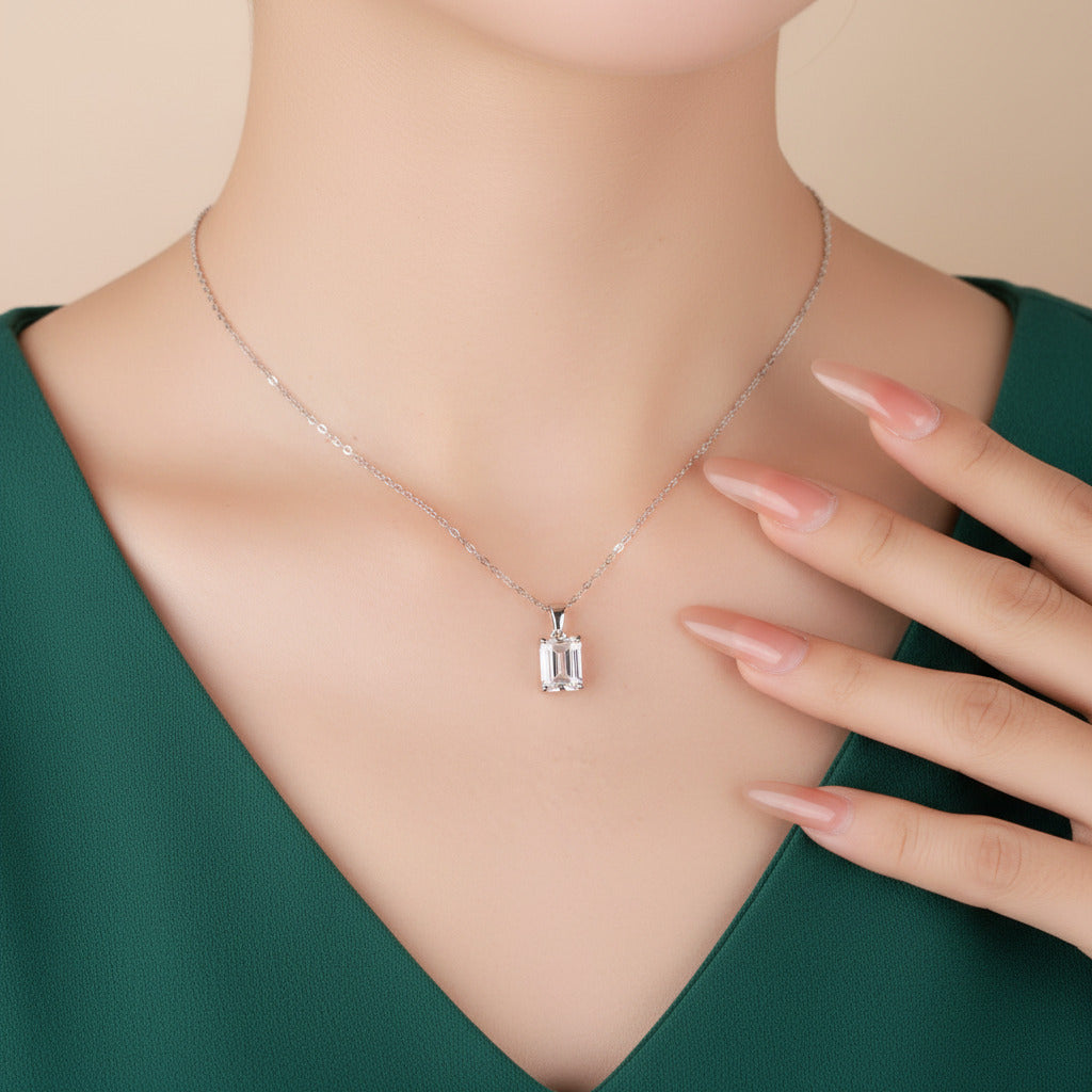 Classique Solitaire Necklace