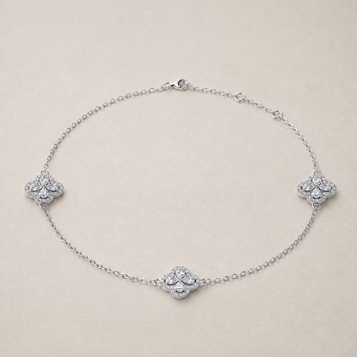 18K White Gold Vermeil, 18K White Gold Vermeil / Lifestyle