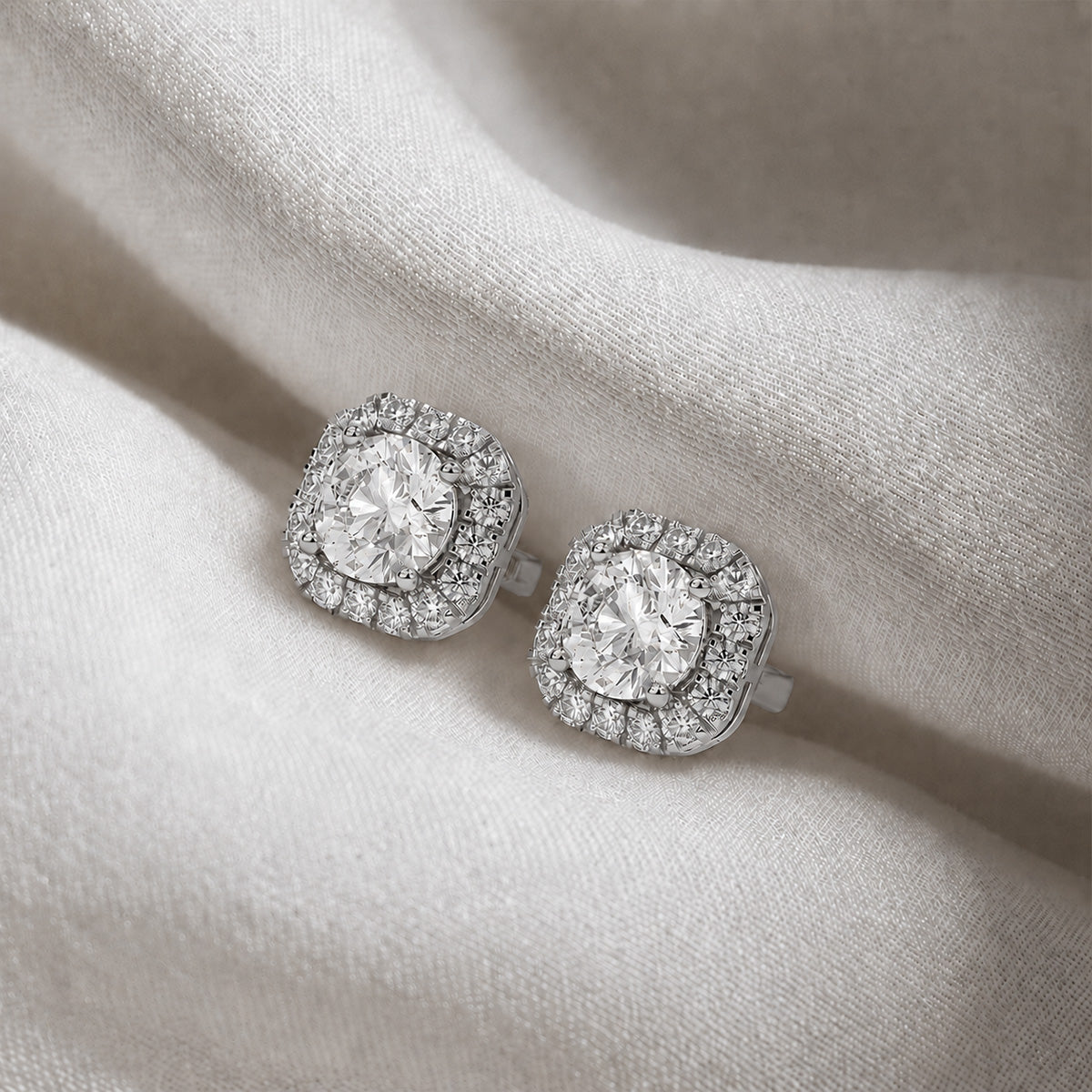 18K White Gold Vermeil, 18K White Gold Vermeil / Lifestyle