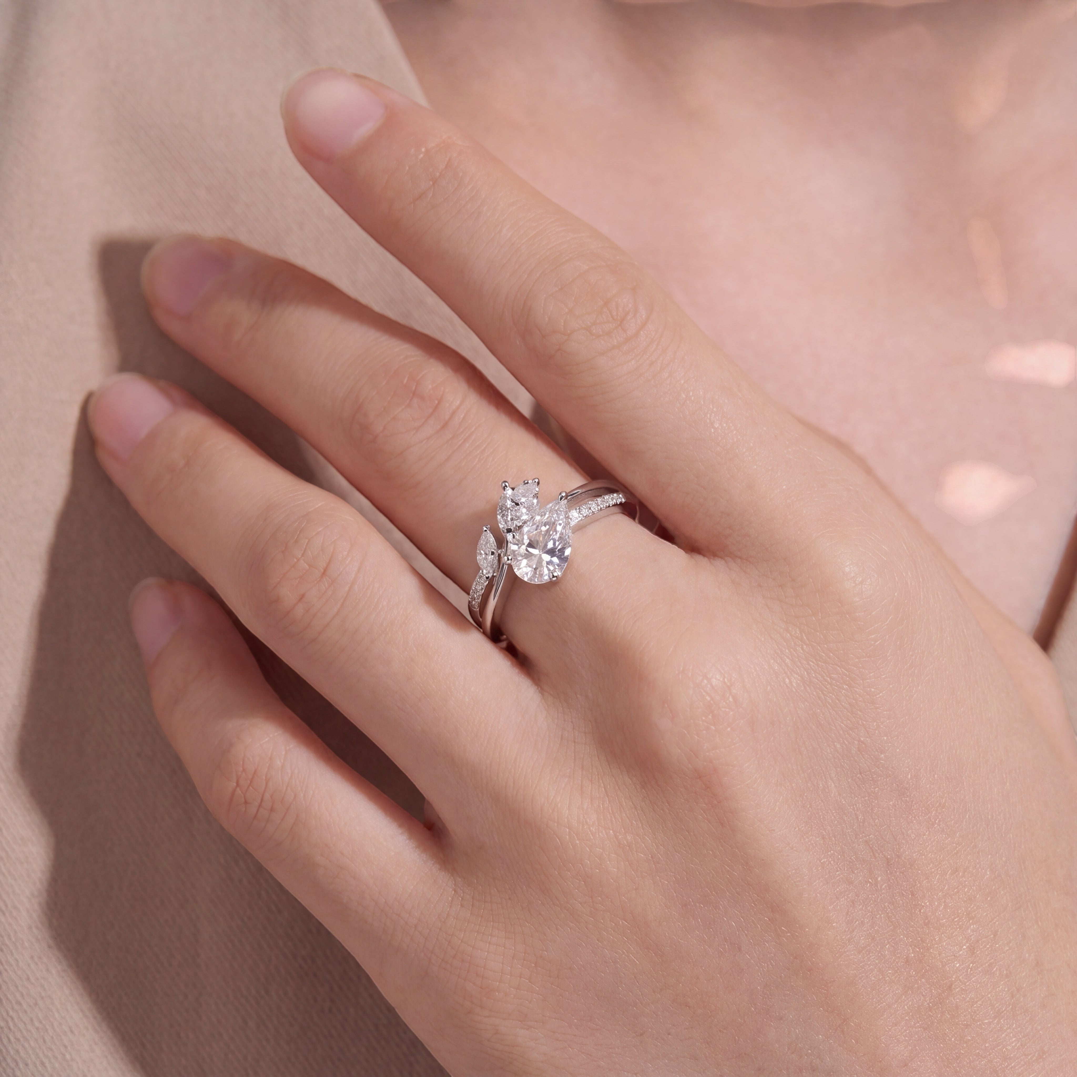 18K White Gold Vermeil, 18K White Gold Vermeil / Lifestyle