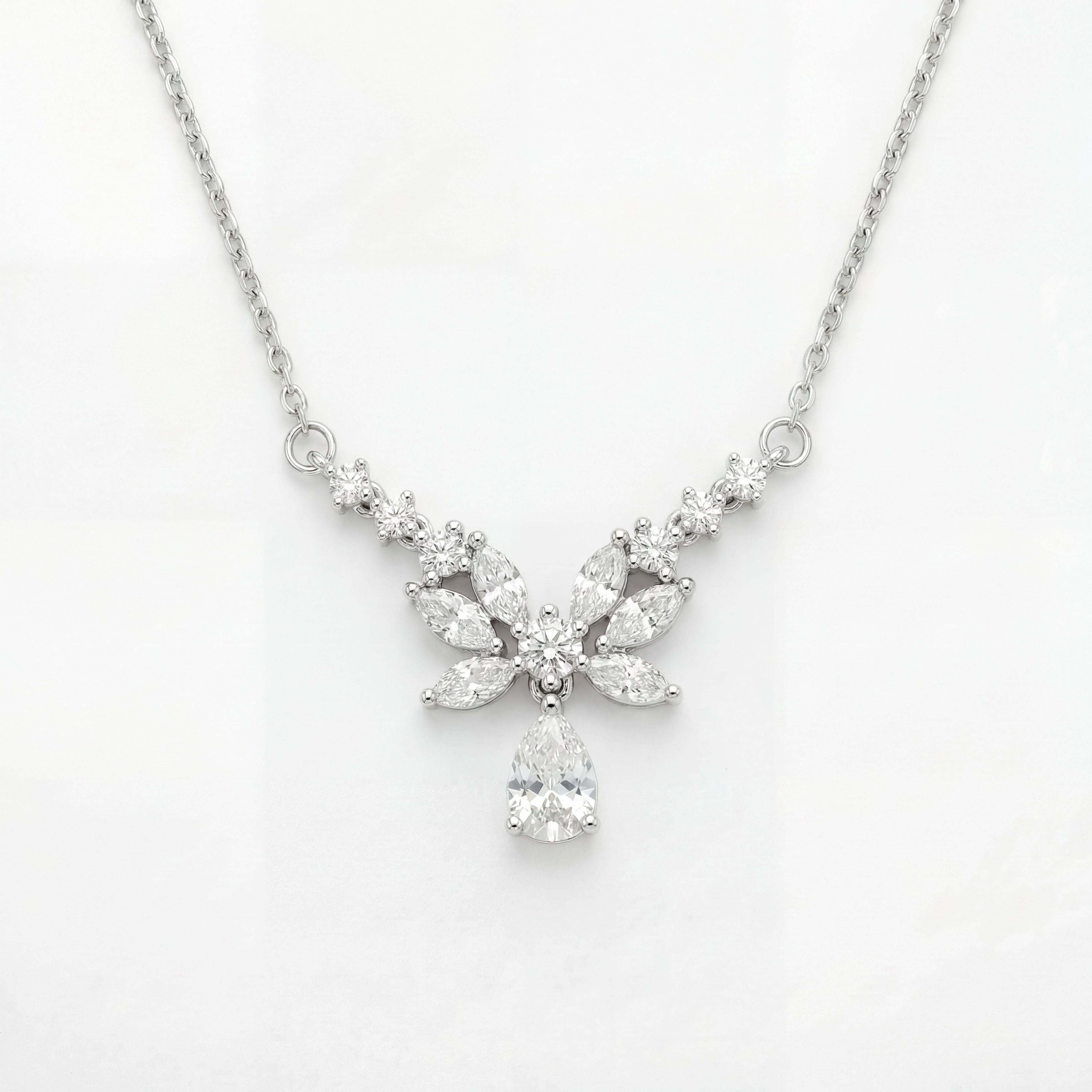 Aile Éclat Necklace