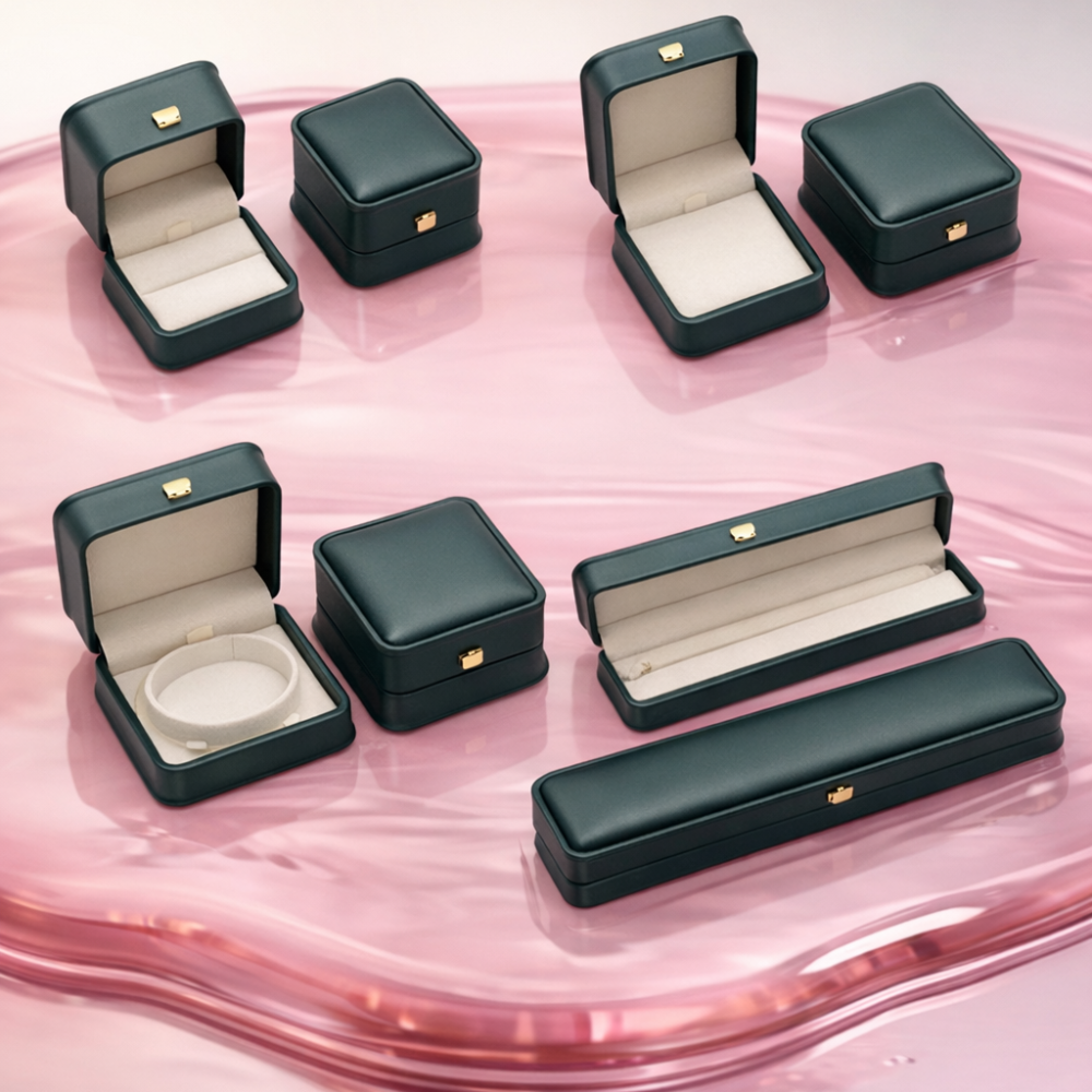 Émeraude Halo Stud Earrings