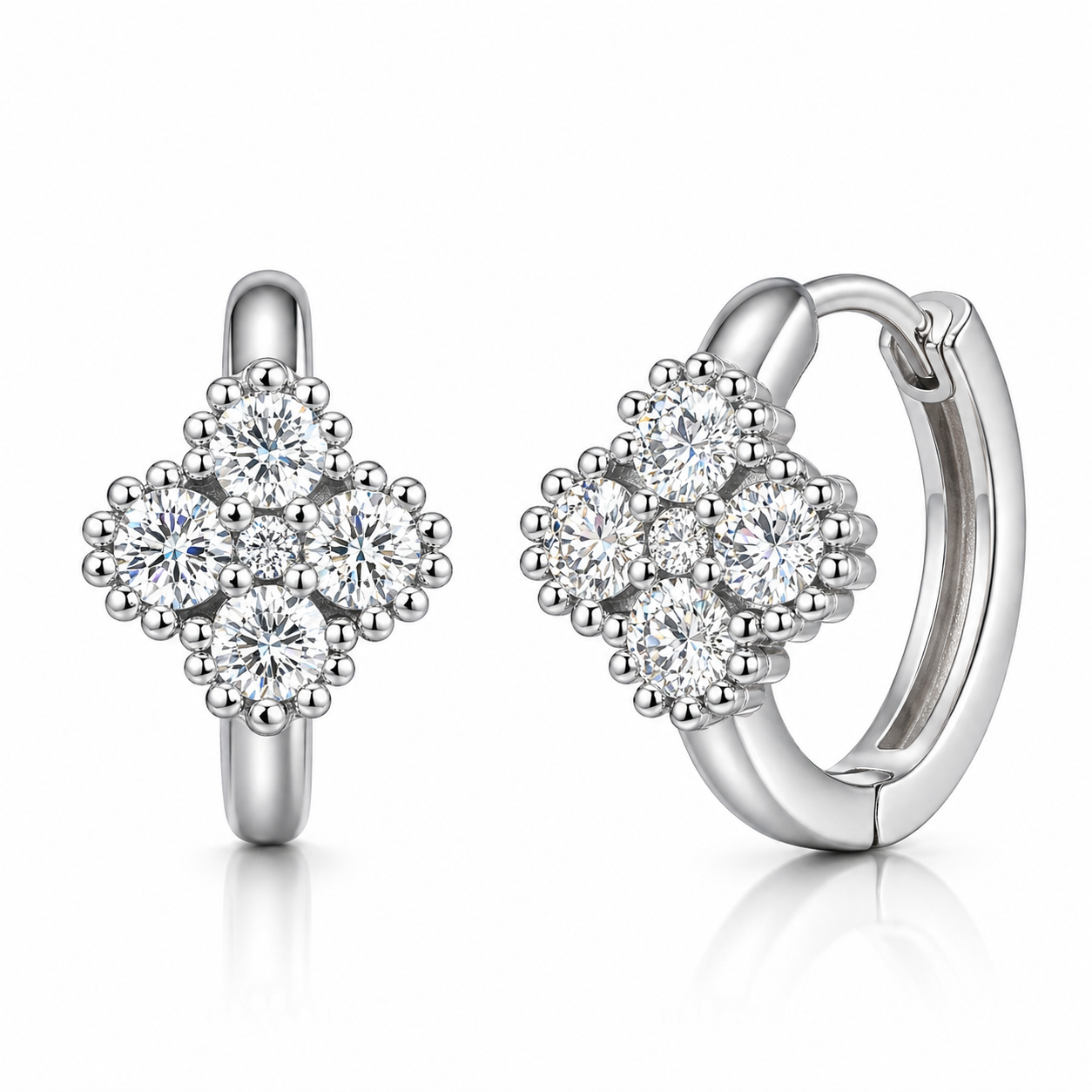 Éclat Clover Huggie Earrings