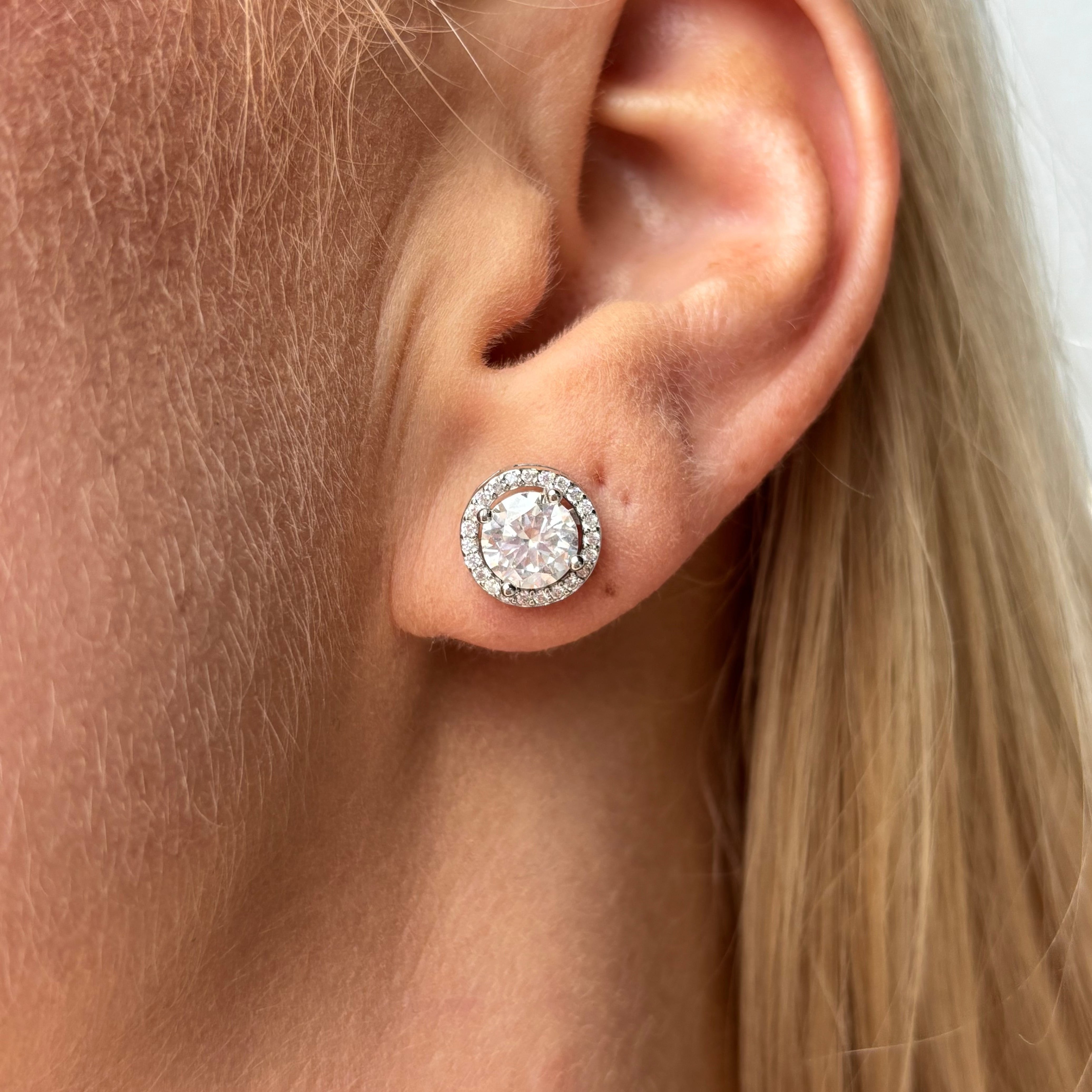 18K White Gold Vermeil, 18K White Gold Vermeil / Lifestyle