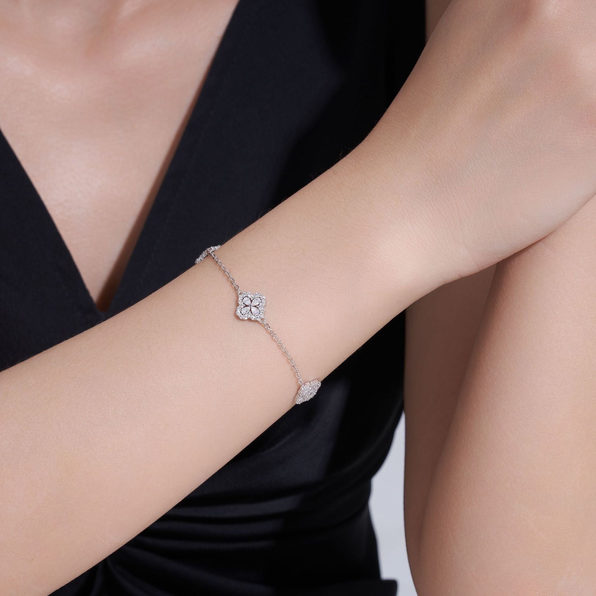 18K White Gold Vermeil, 18K White Gold Vermeil / Lifestyle