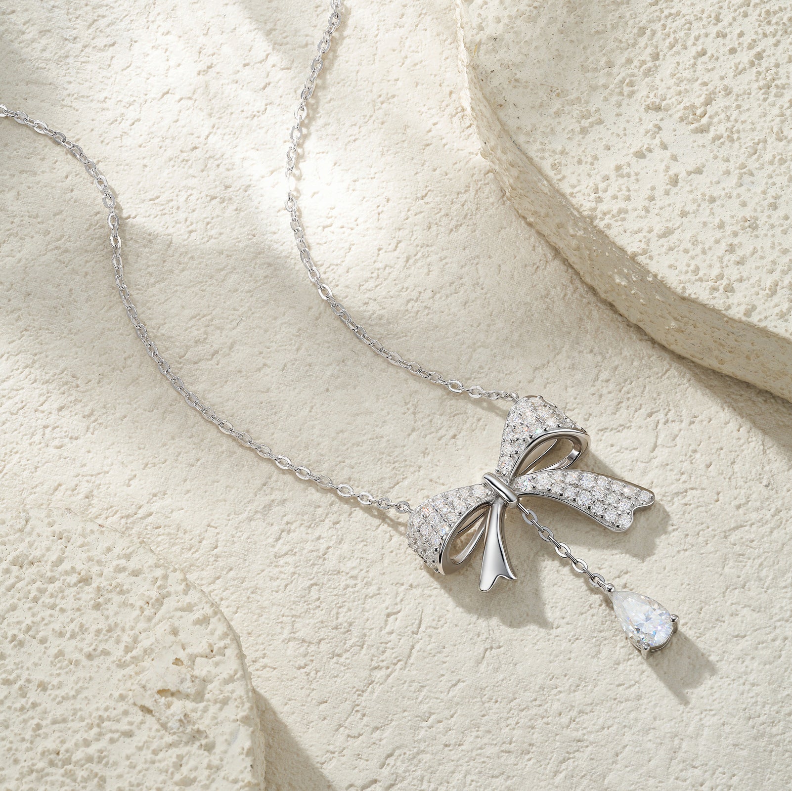 Belle Éclat Bow Drop Necklace