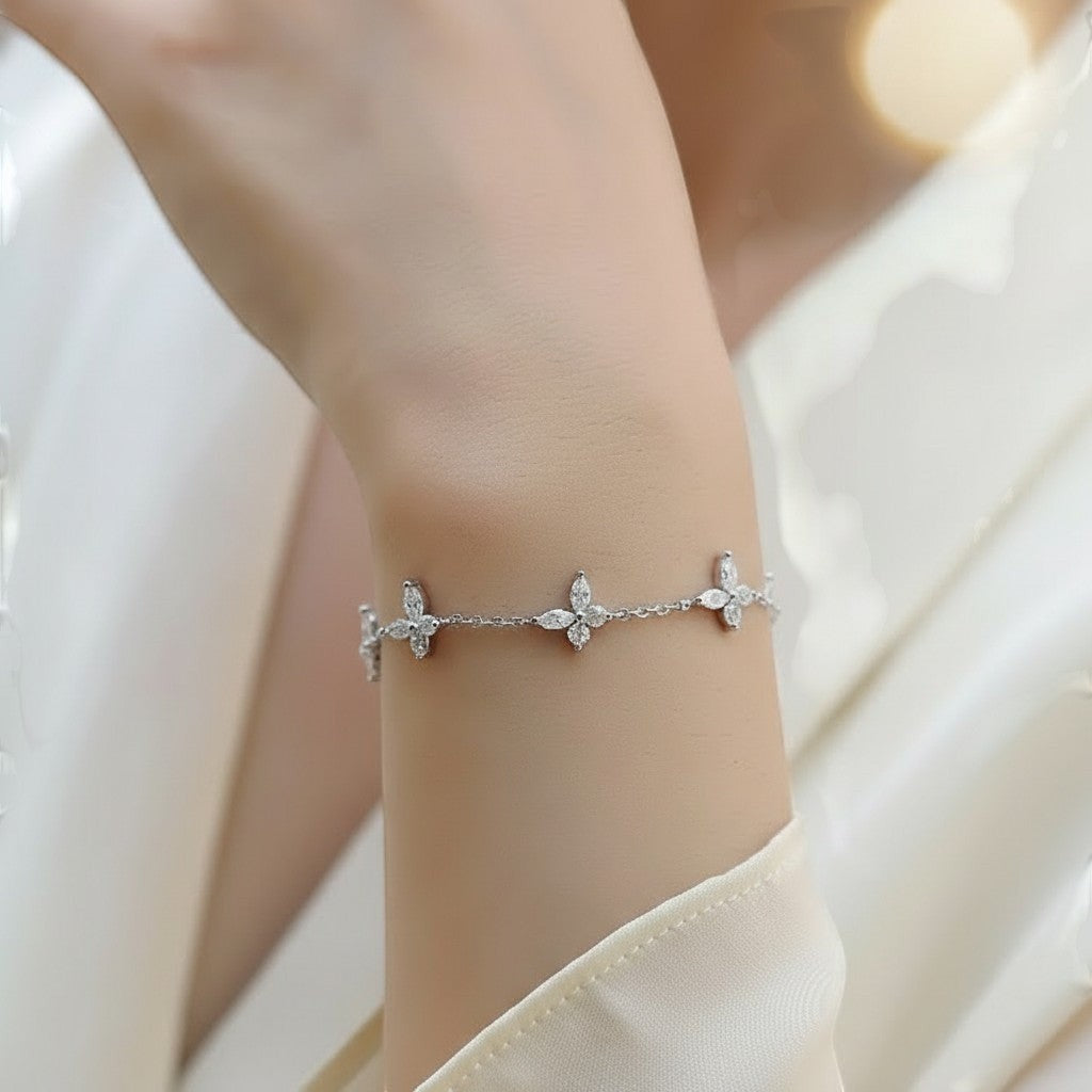 18K White Gold Vermeil, 18K White Gold Vermeil / Lifestyle