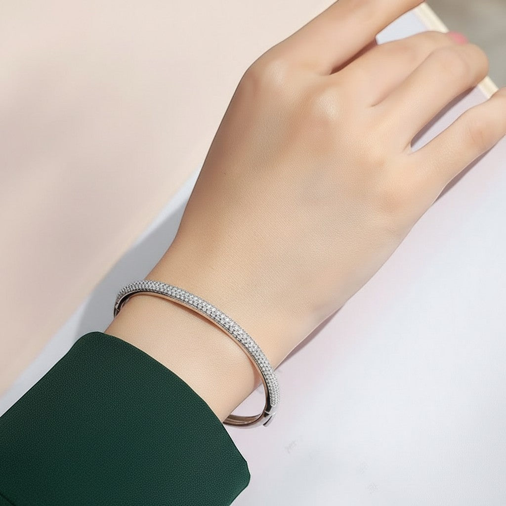 18K White Gold Vermeil, 18K White Gold Vermeil / Lifestyle