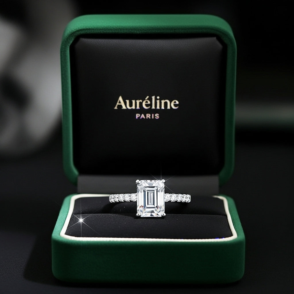 Émeraude Discrète Ring