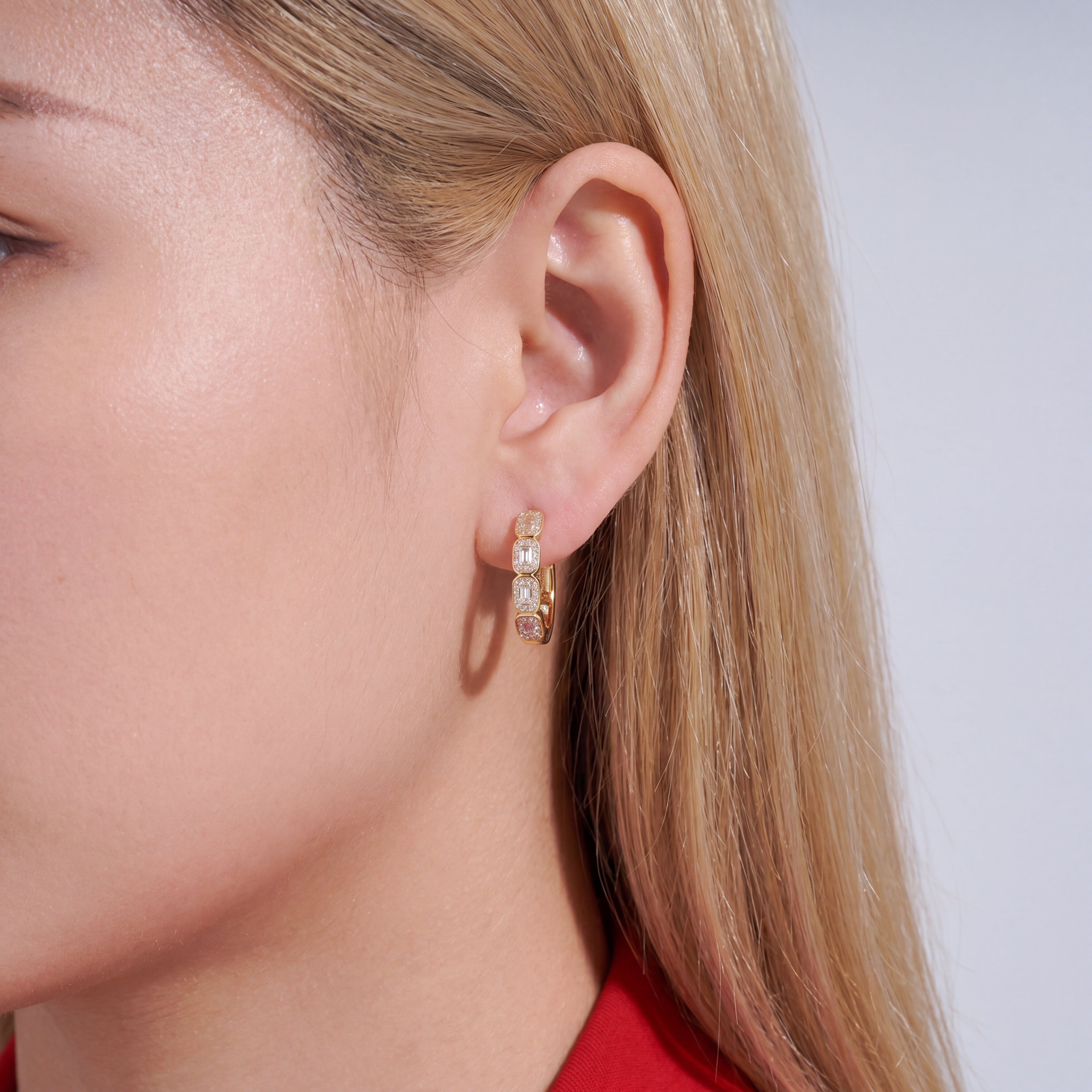 Éclipse Emerald Huggie Earrings