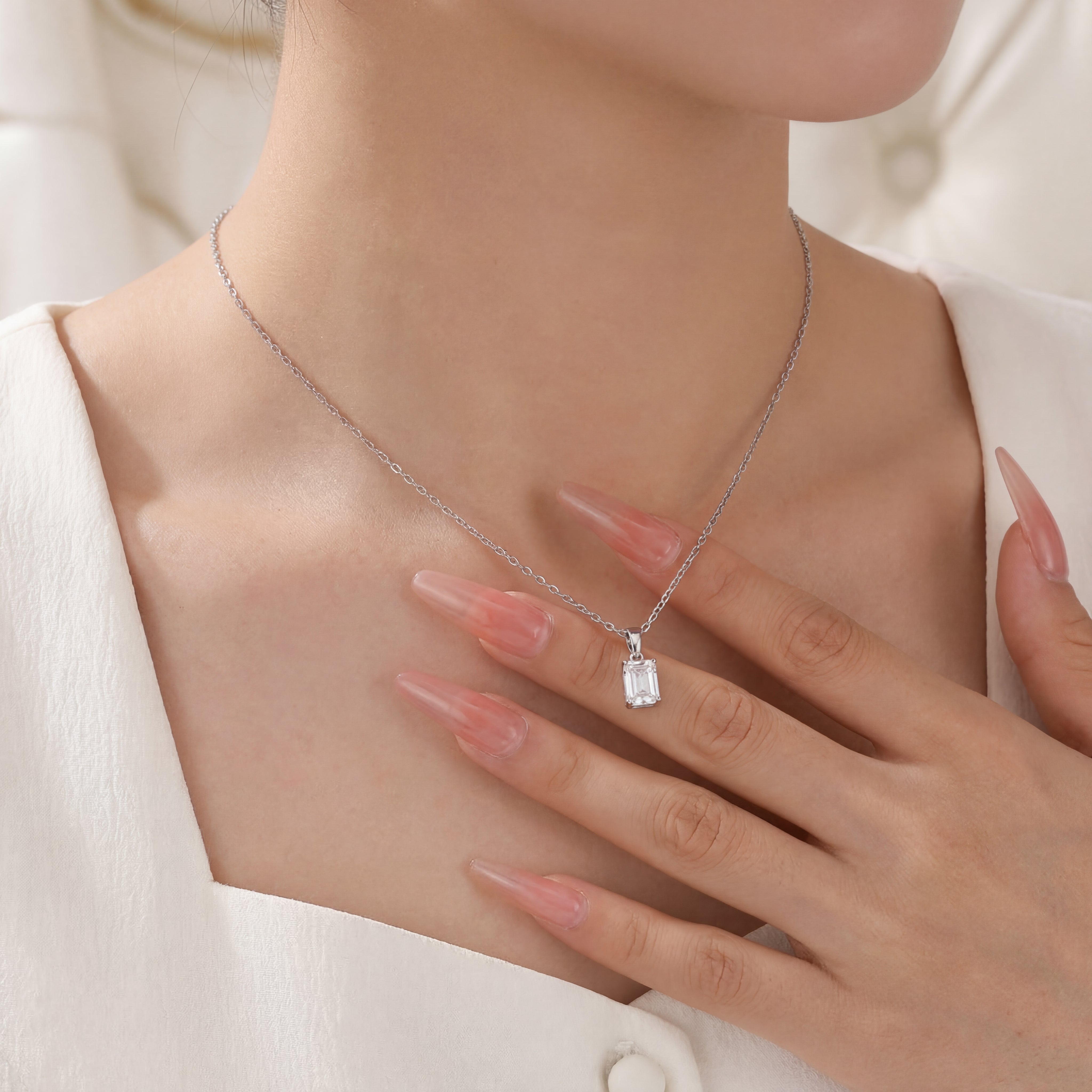 Classique Solitaire Necklace