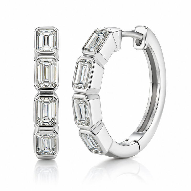 Éclipse Emerald Huggie Earrings