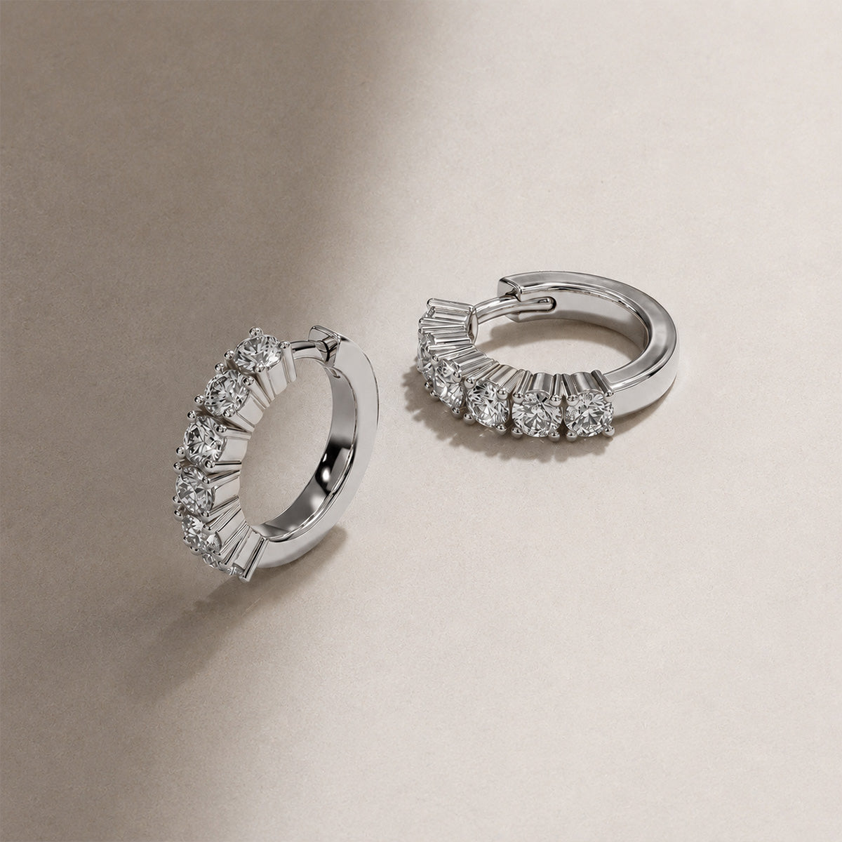 18K White Gold Vermeil, 18K White Gold Vermeil / Lifestyle