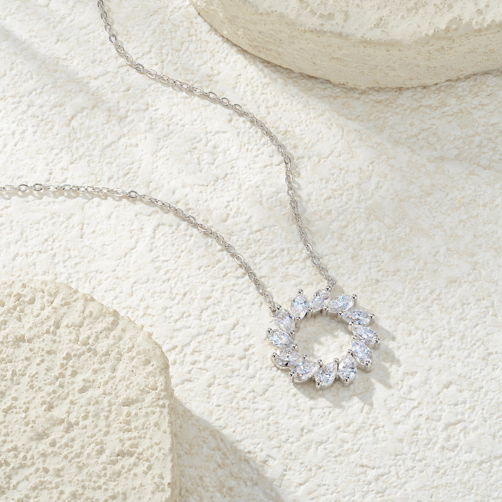Couronne Éclat Necklace