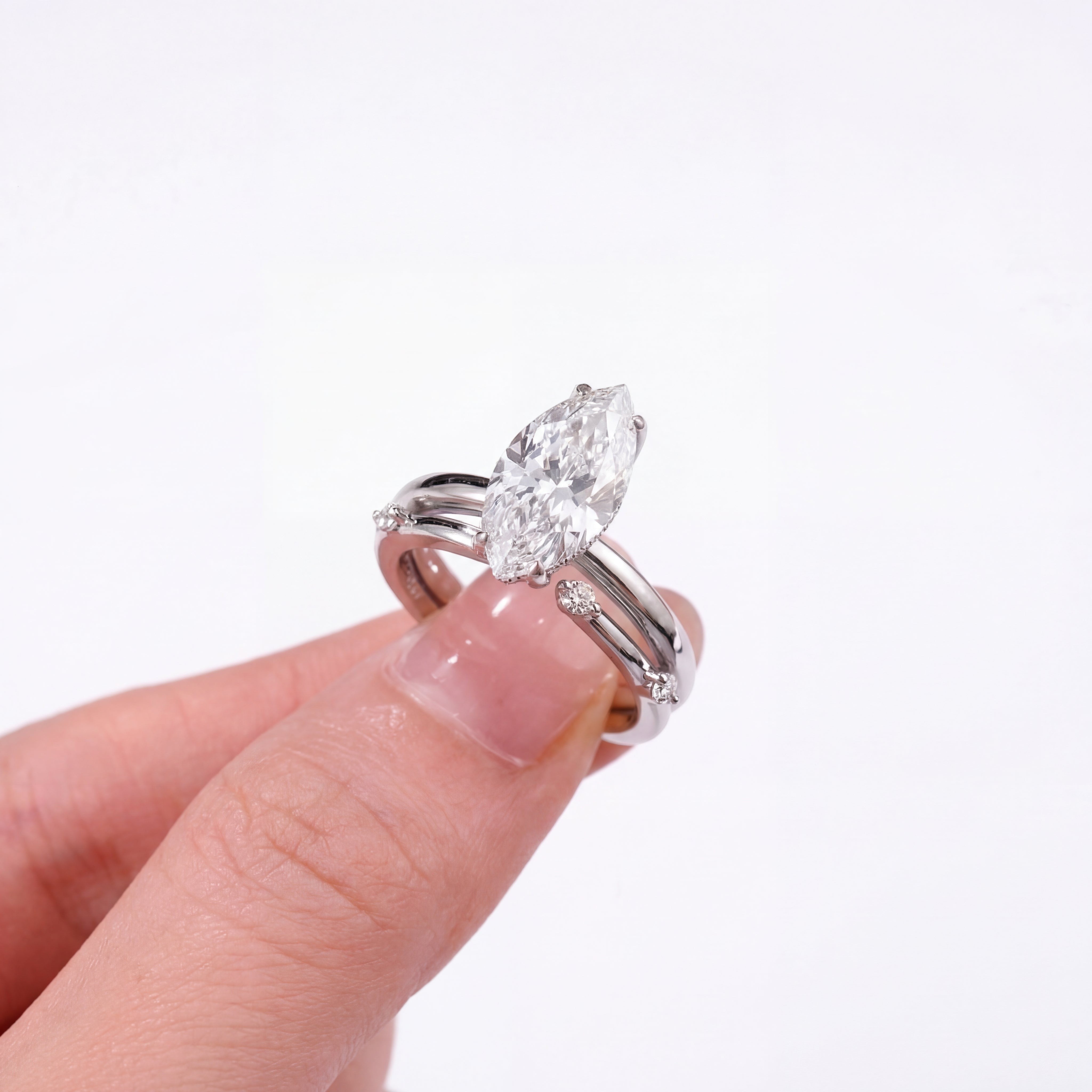 18K White Gold Vermeil, 18K White Gold Vermeil / Lifestyle