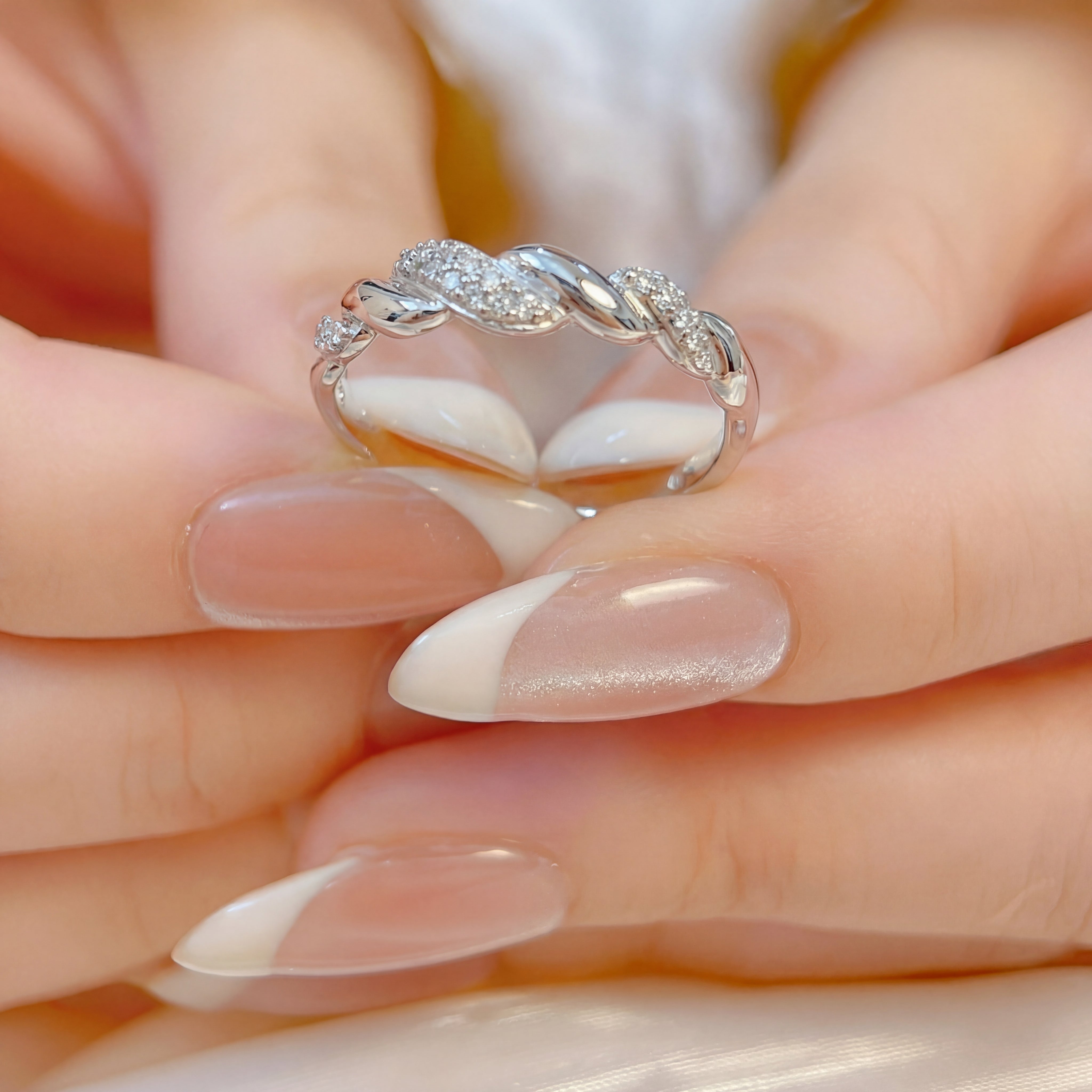 Veloura Twist Band