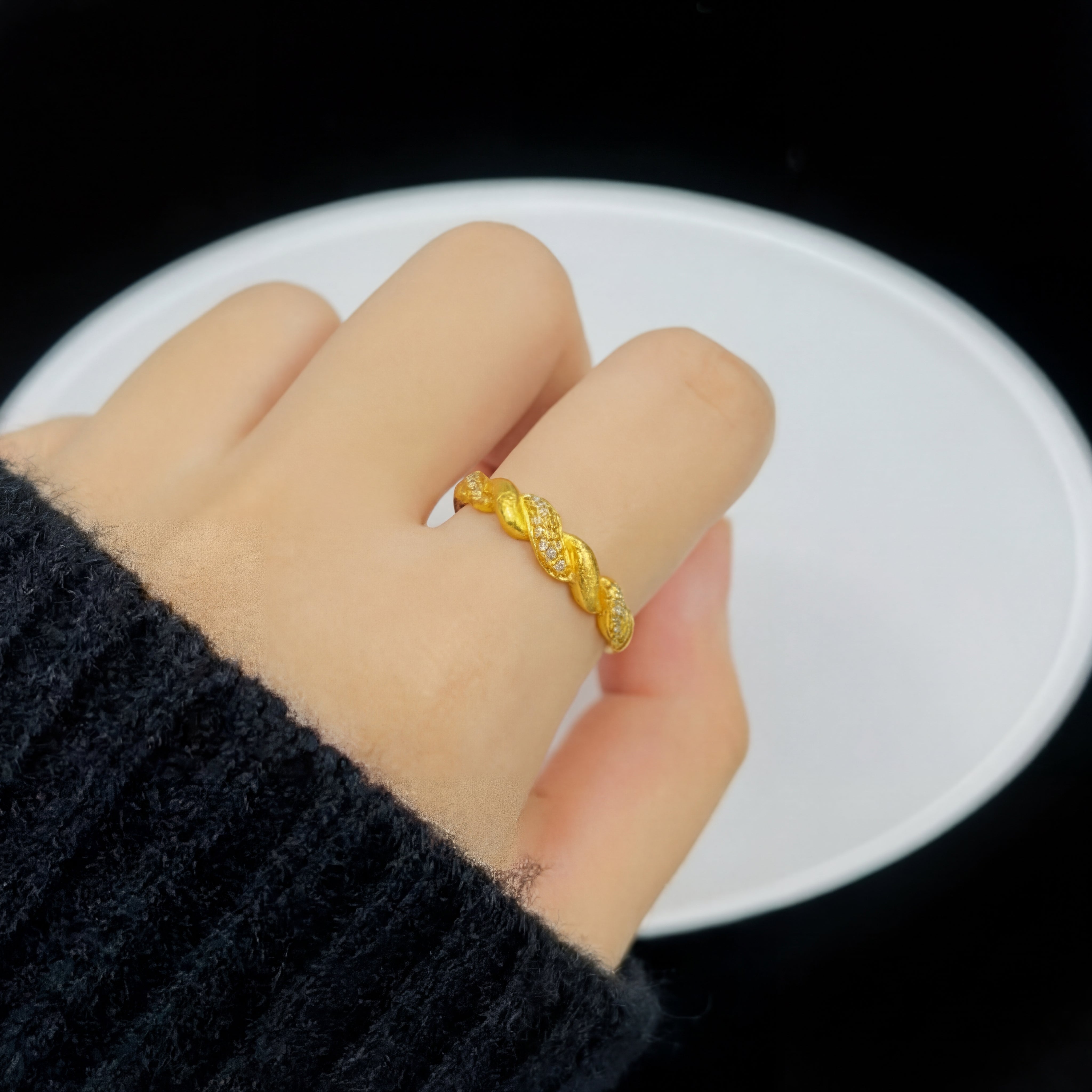 Veloura Twist Band
