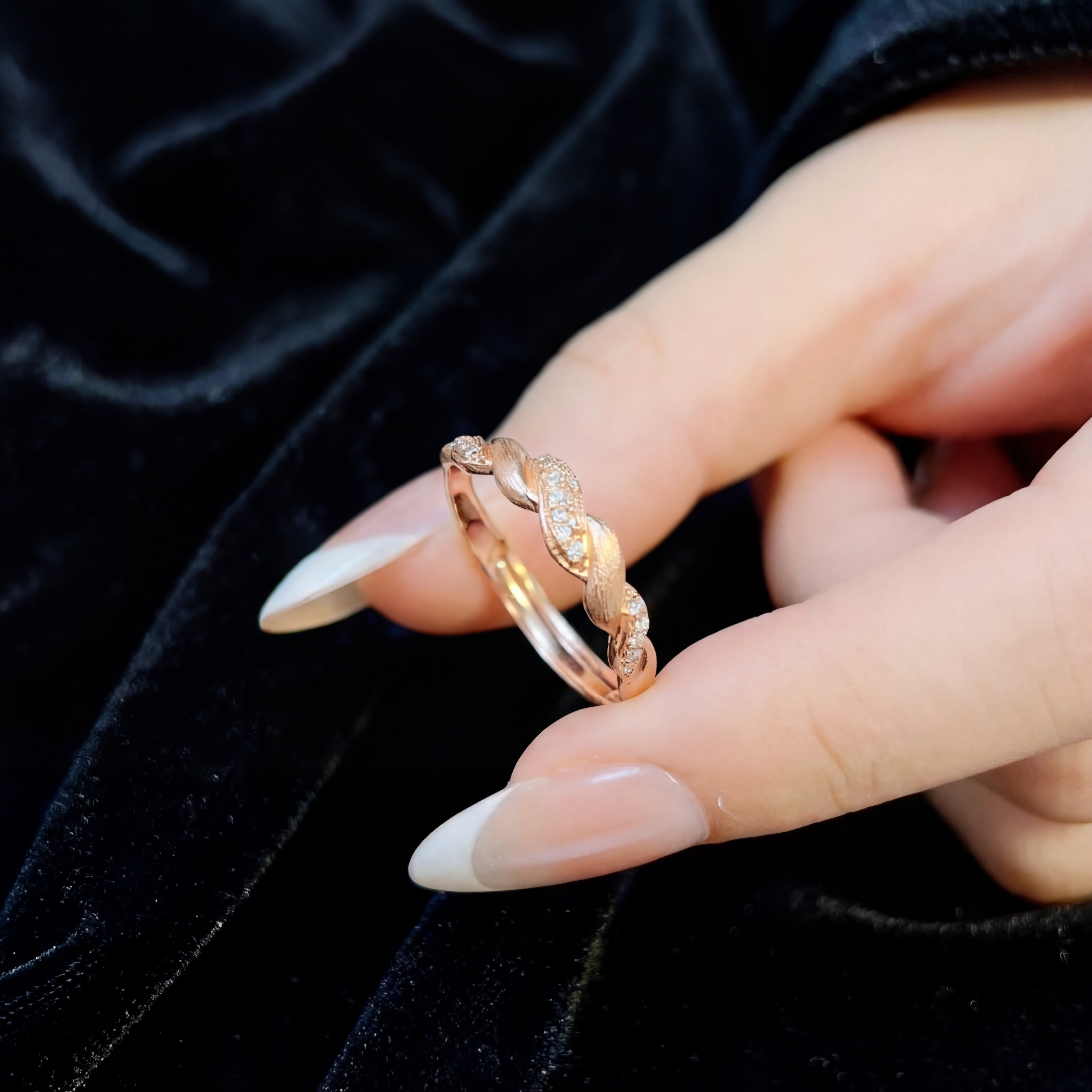 Veloura Twist Band