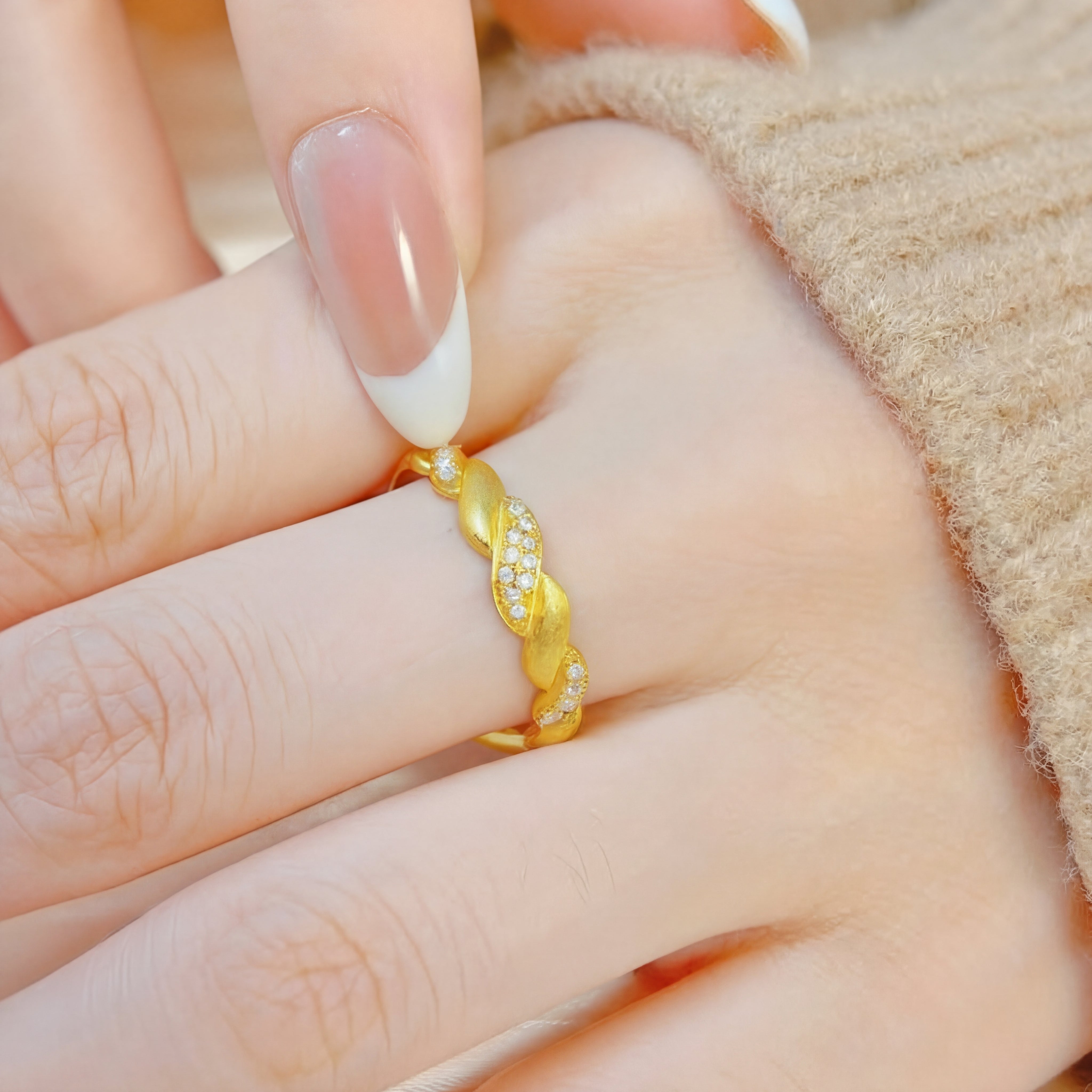 Veloura Twist Band