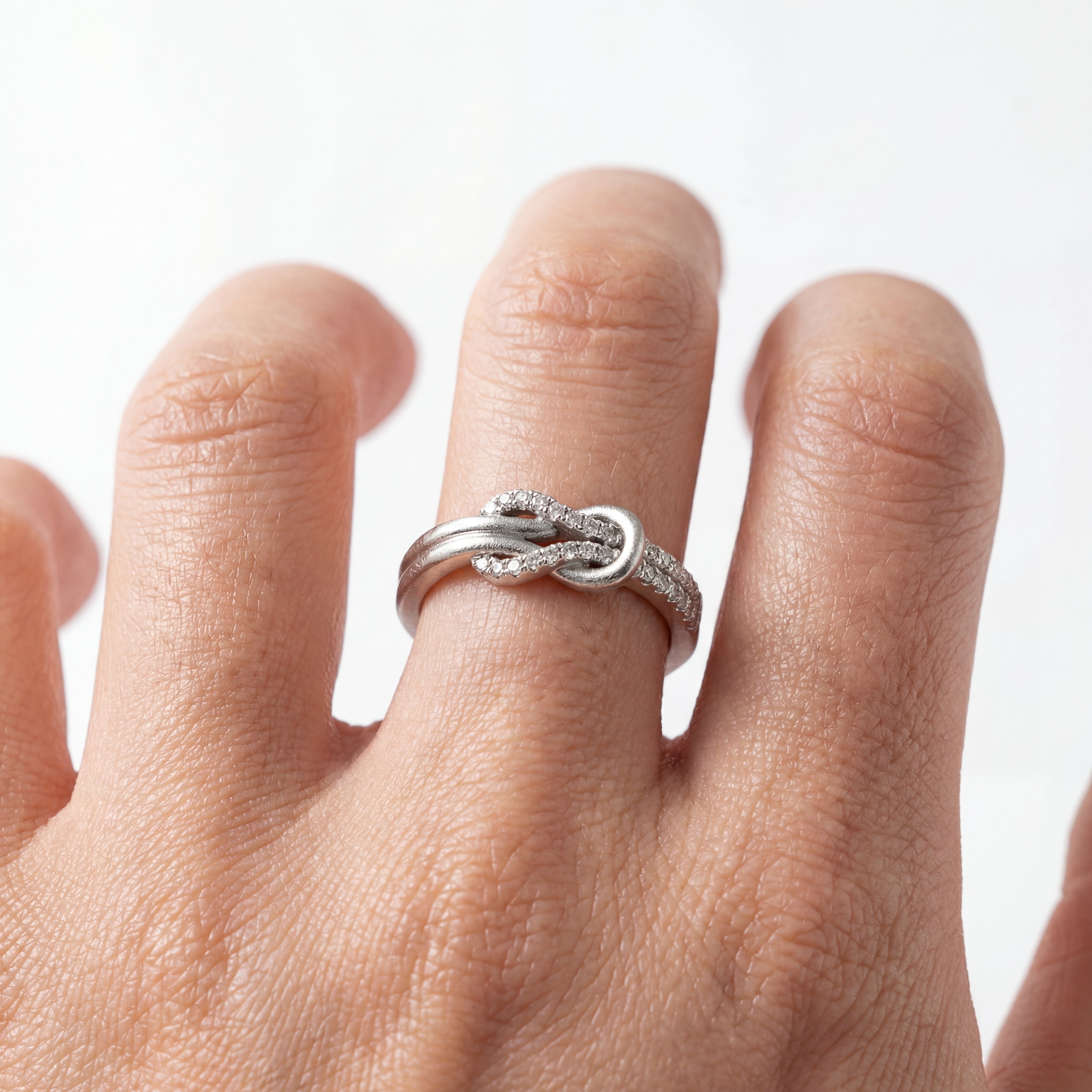 Velis Knot Ring