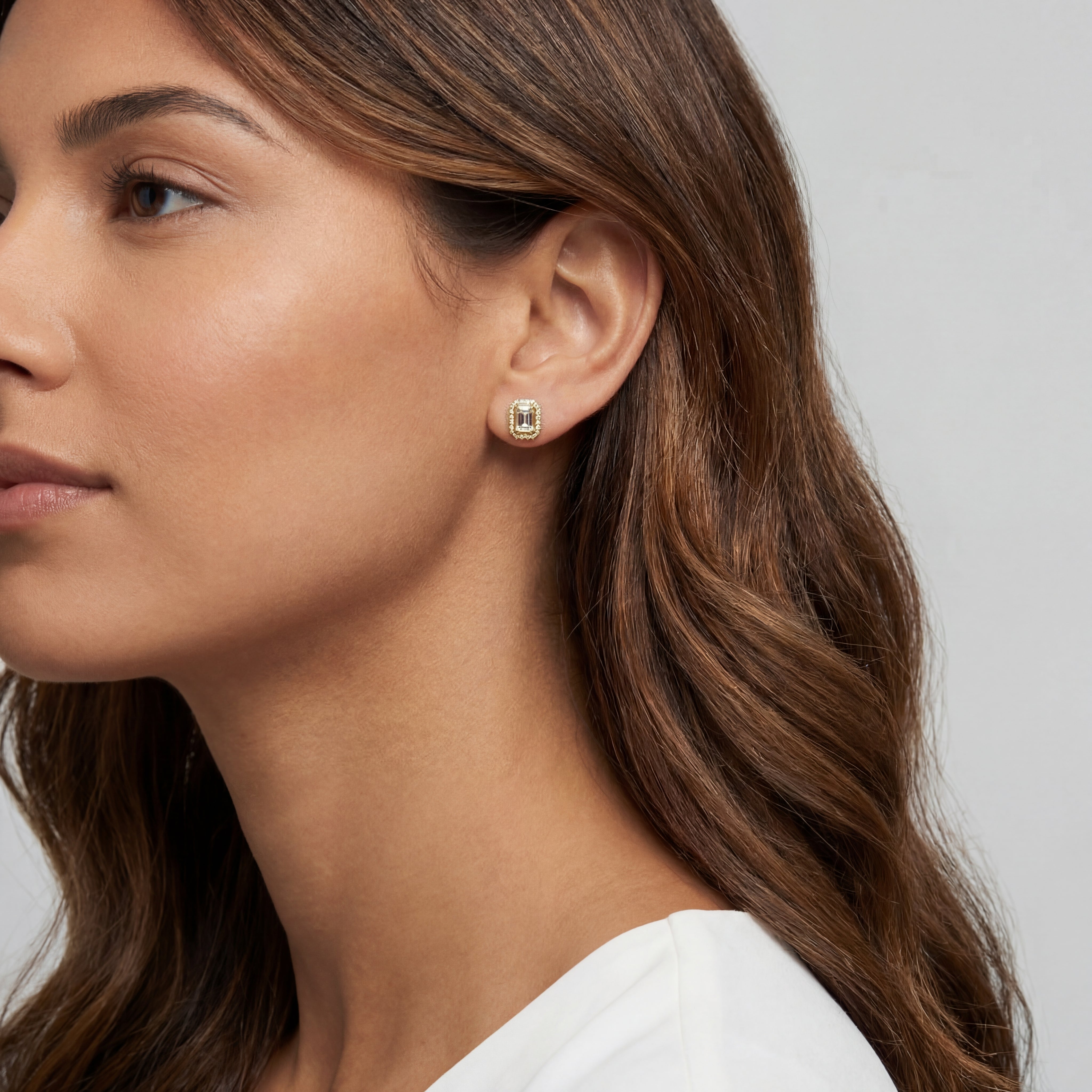 Émeraude Halo Stud Earrings