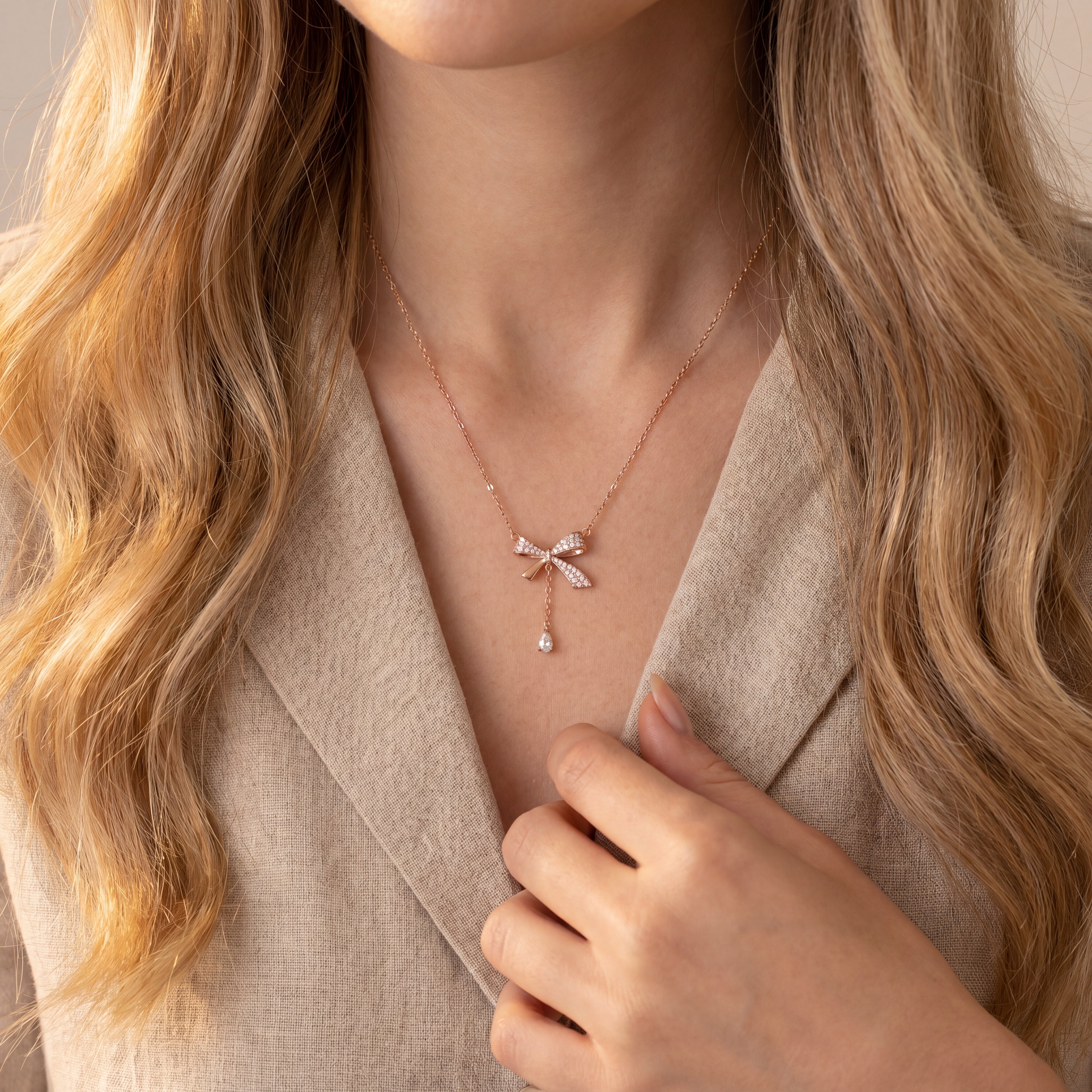 Belle Éclat Bow Drop Necklace