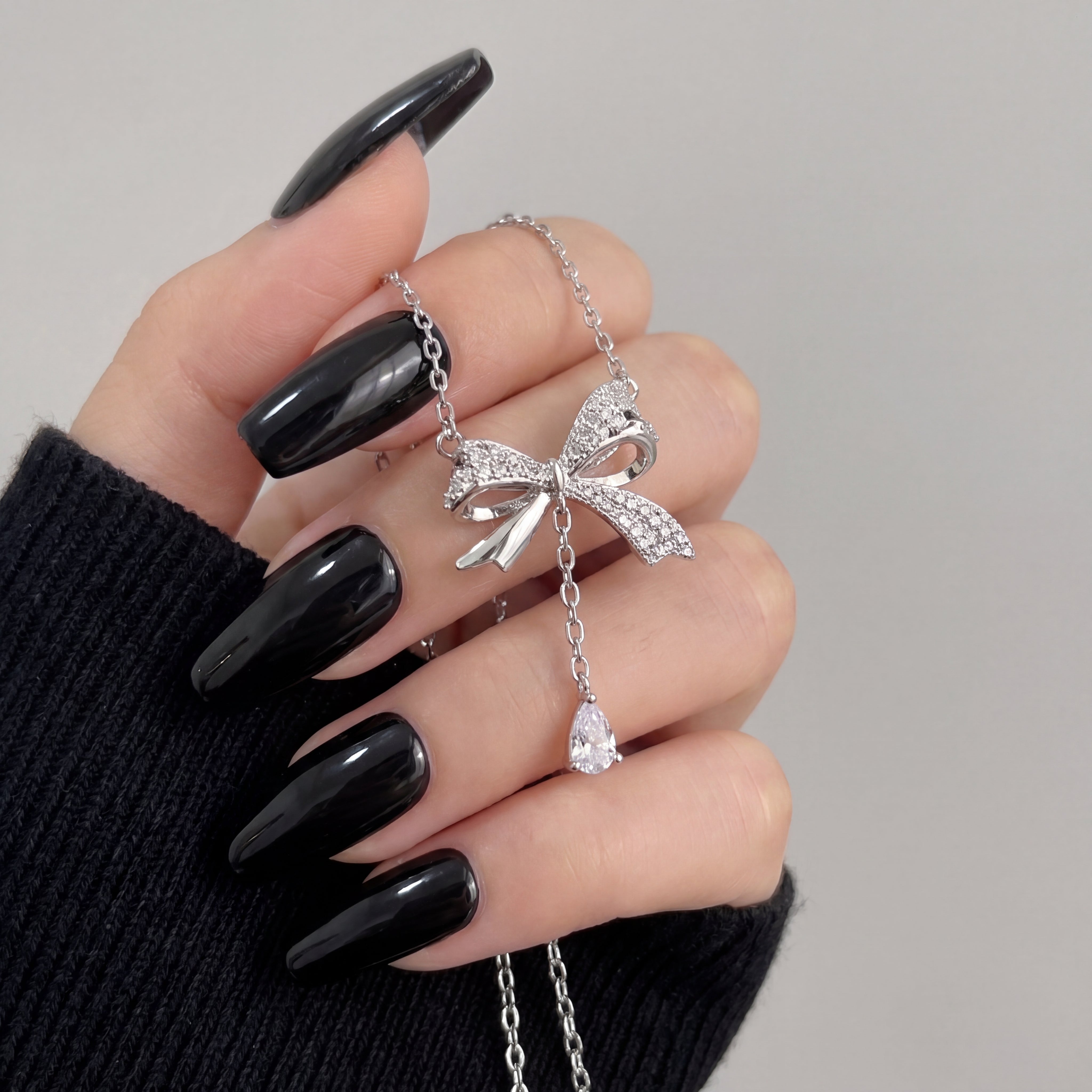 Belle Éclat Bow Drop Necklace