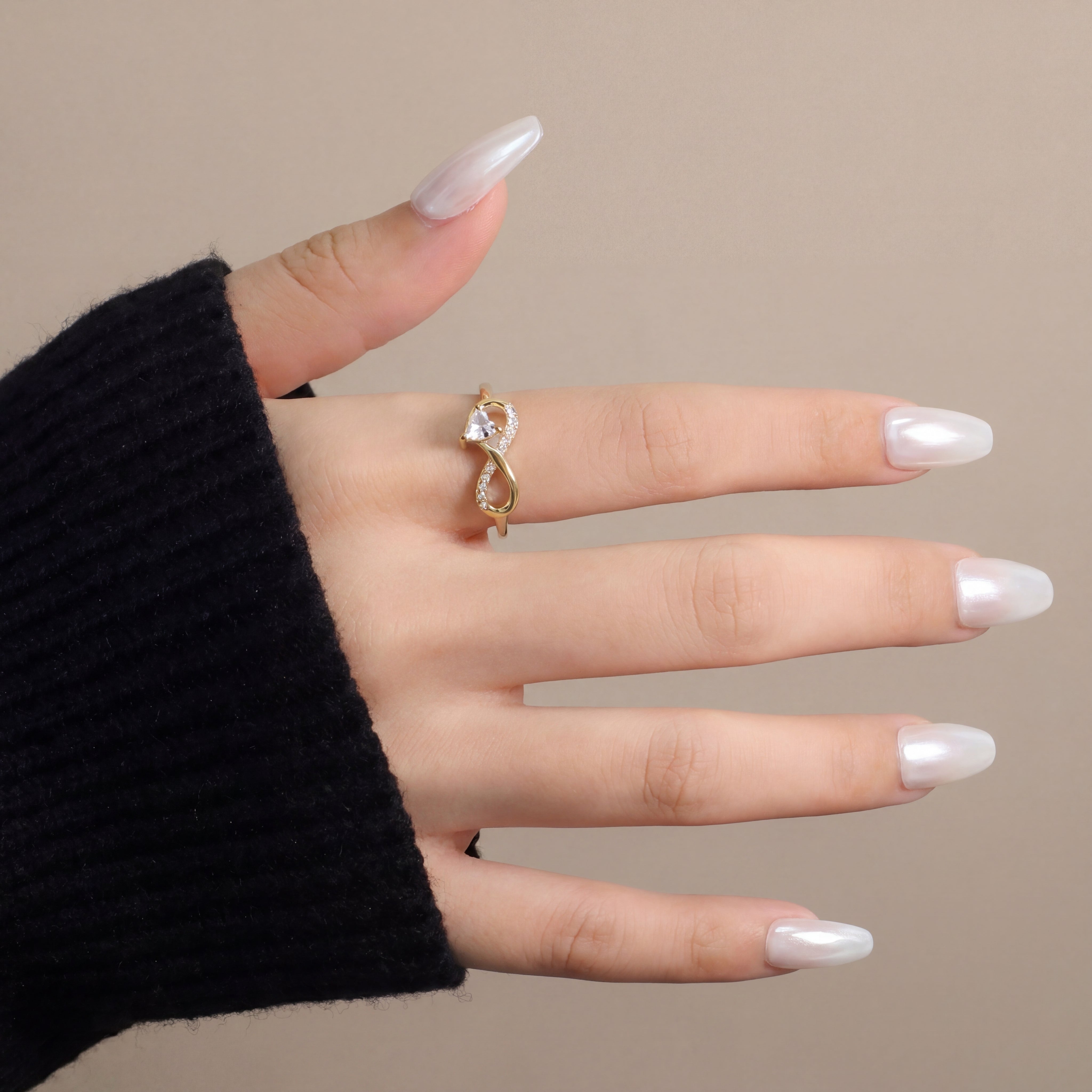 Auréa Infinity Heart Ring