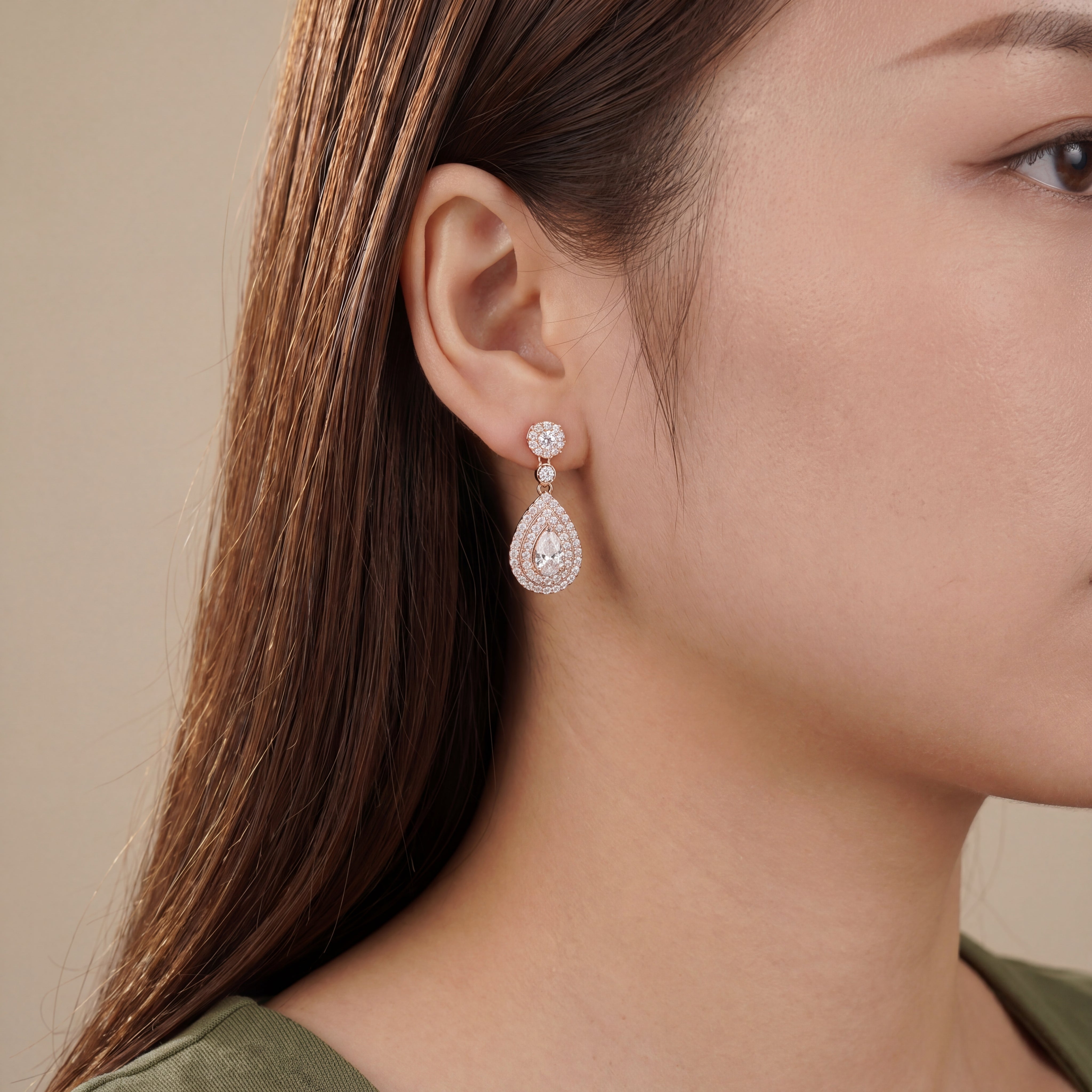 Éclat Teardrop Halo Earrings