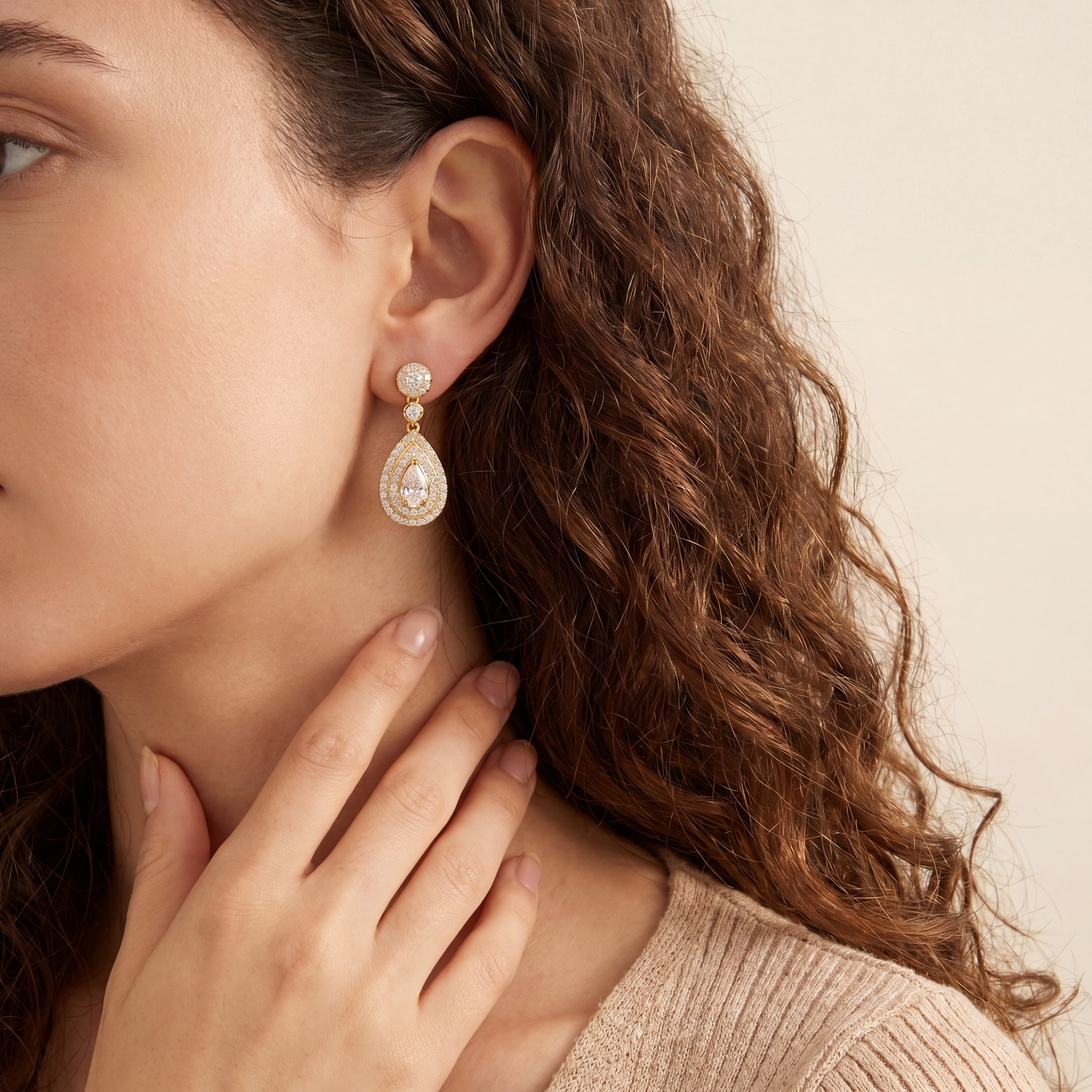 Éclat Teardrop Halo Earrings