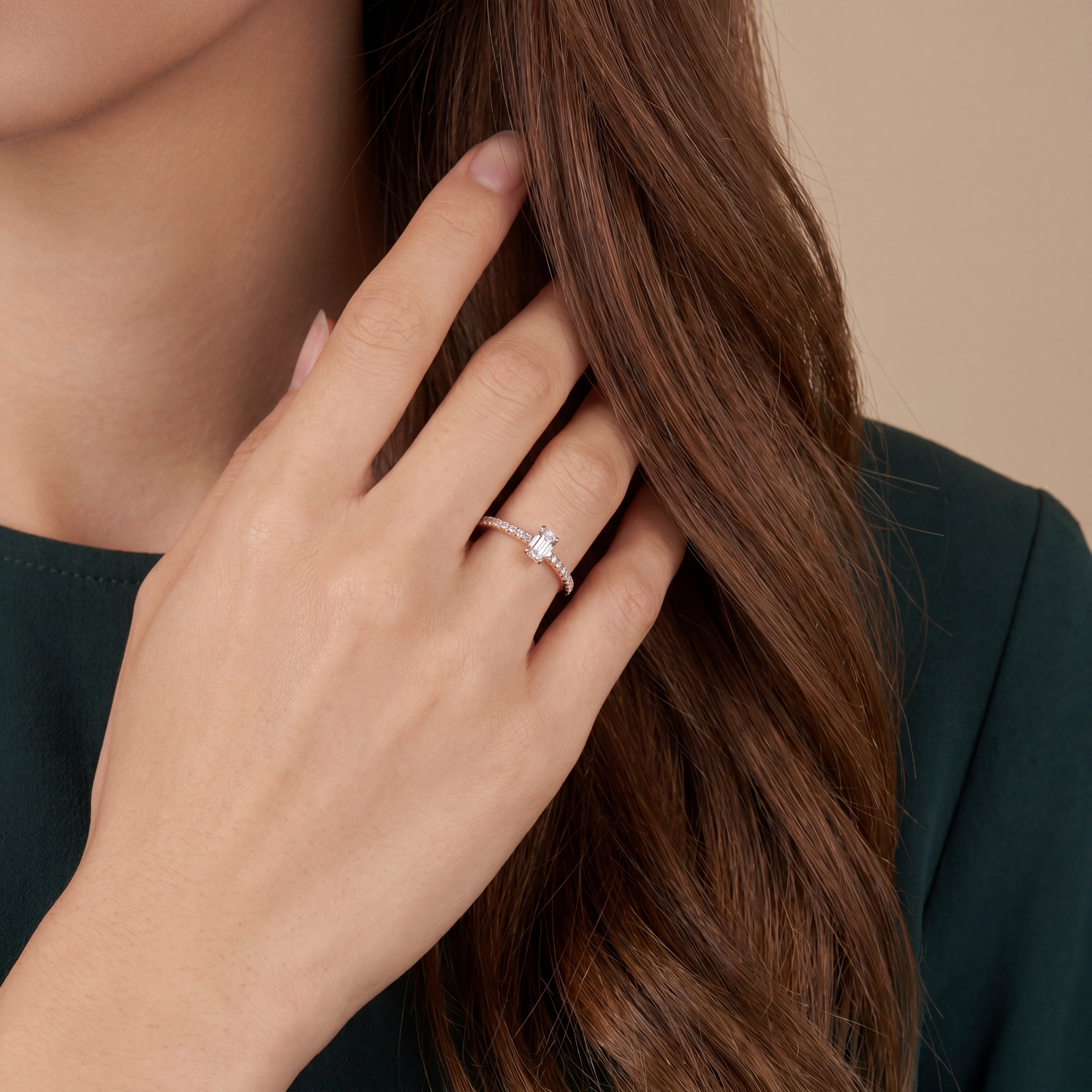 Évara Baguette Halo Ring