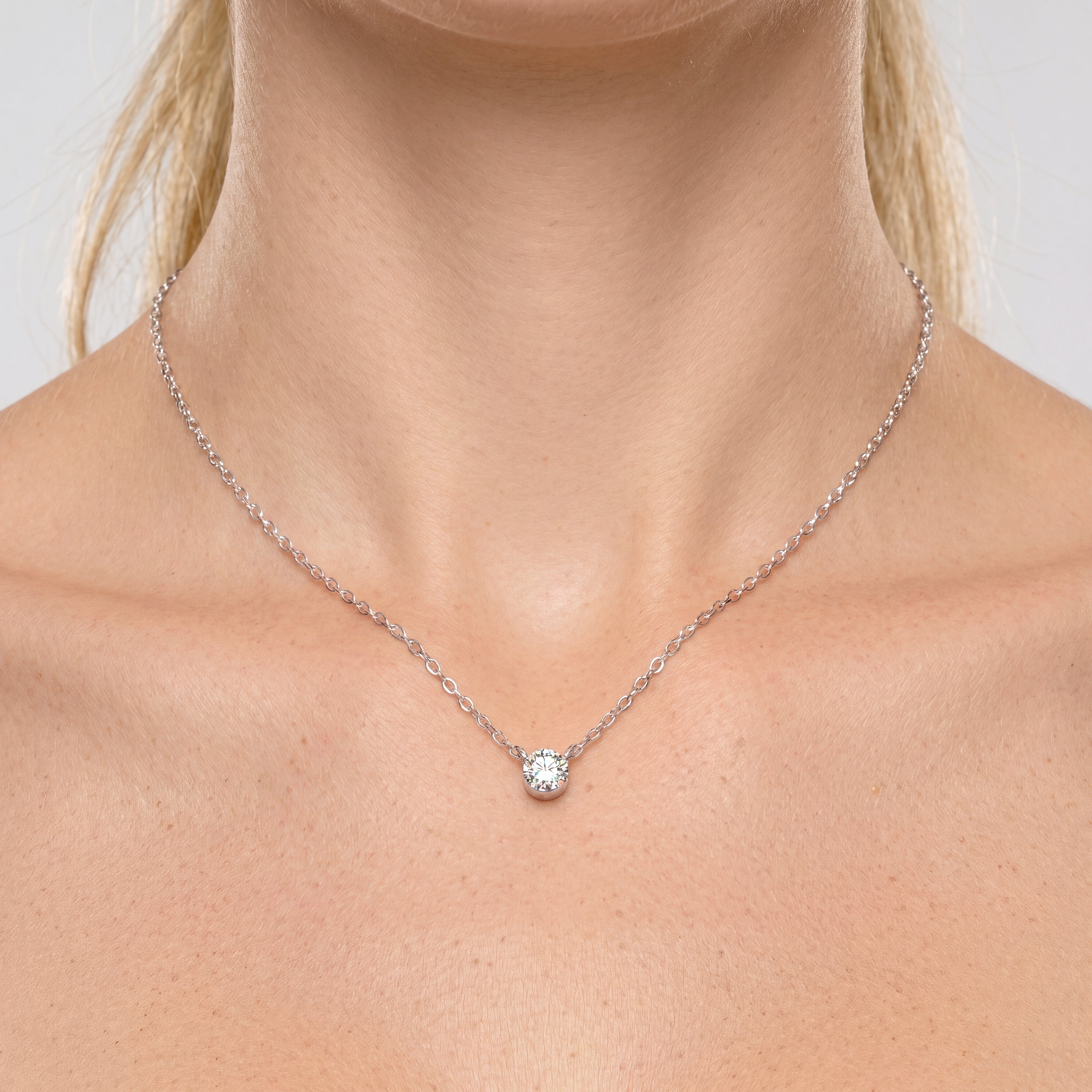 Lumière Solitaire Necklace