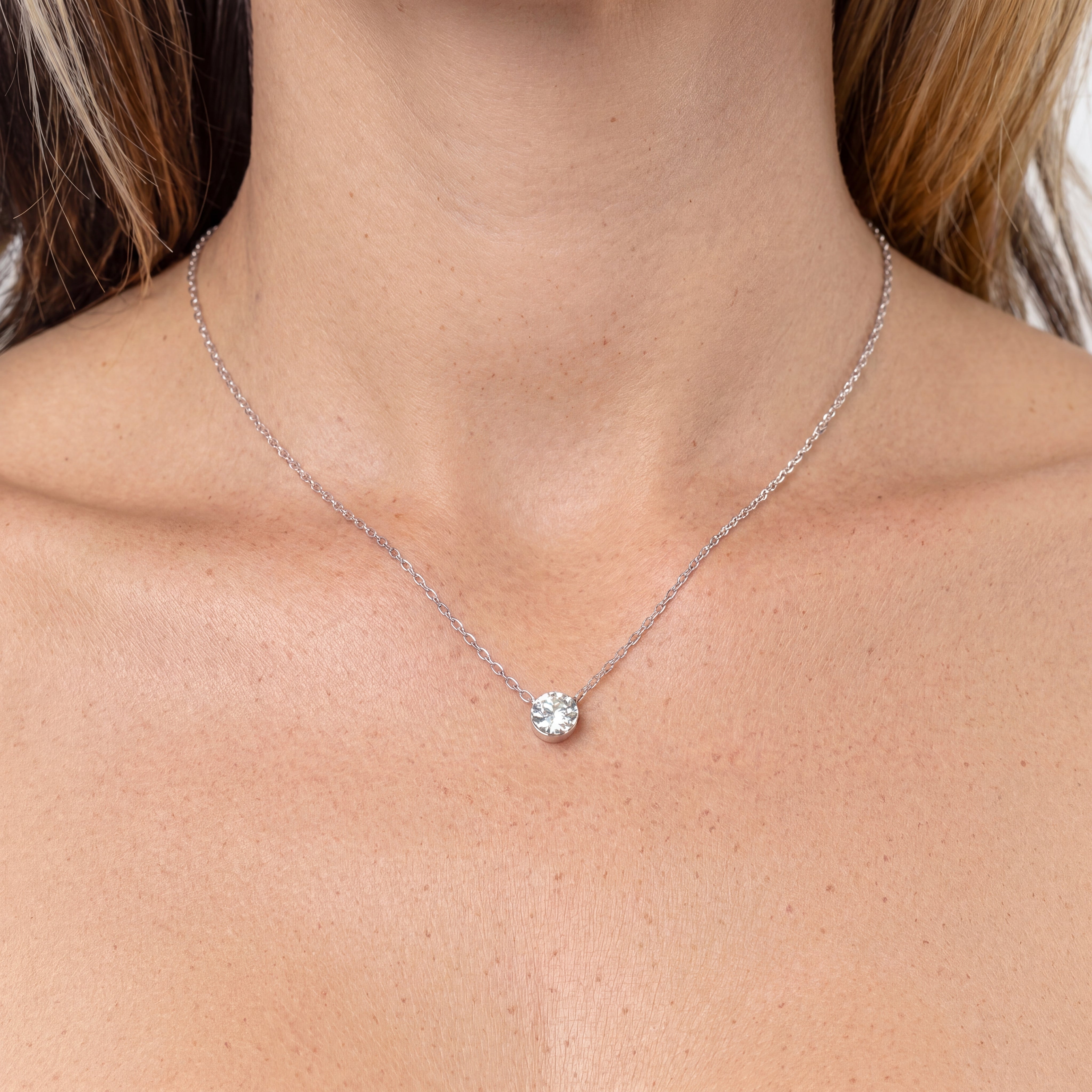 Lumière Solitaire Necklace