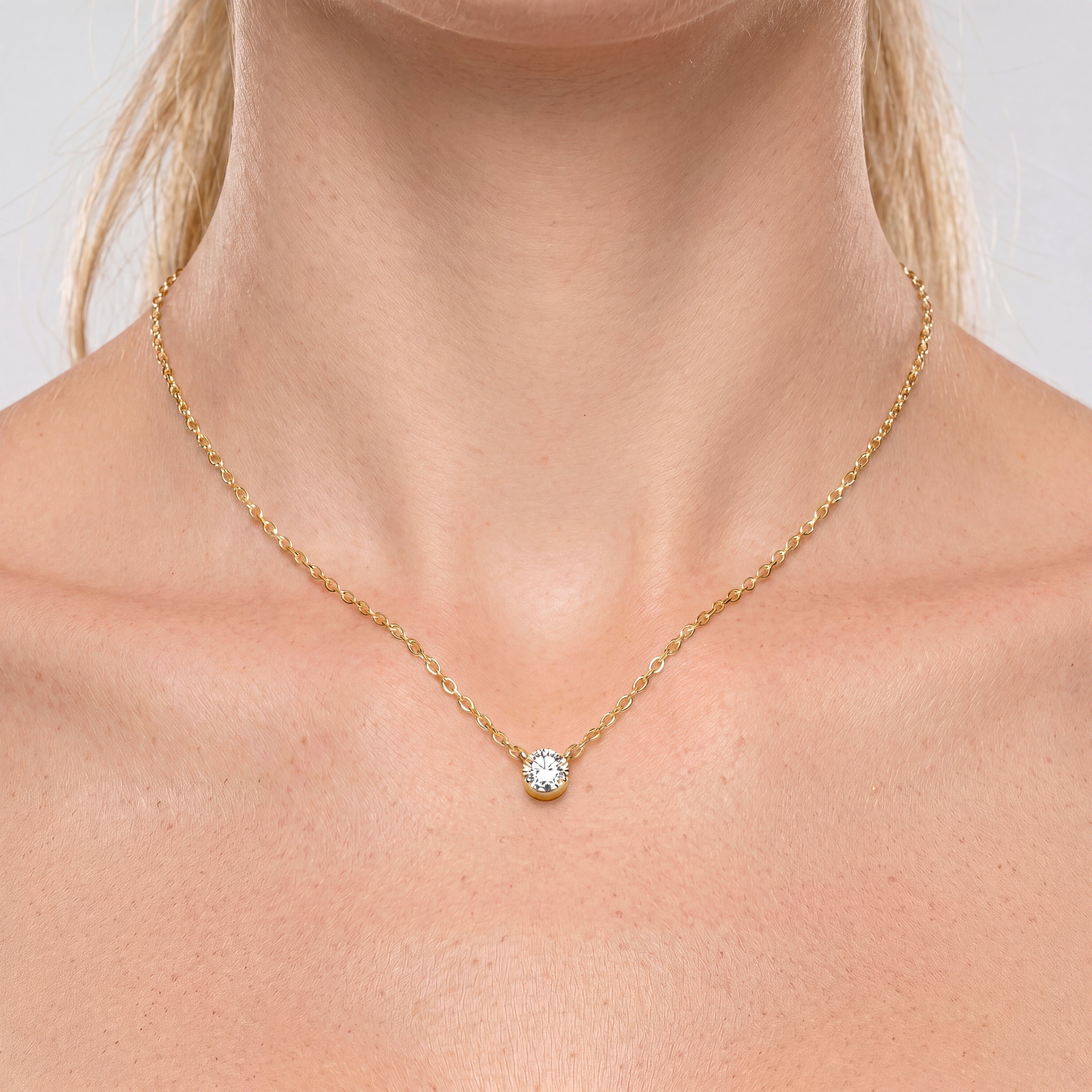 Lumière Solitaire Necklace
