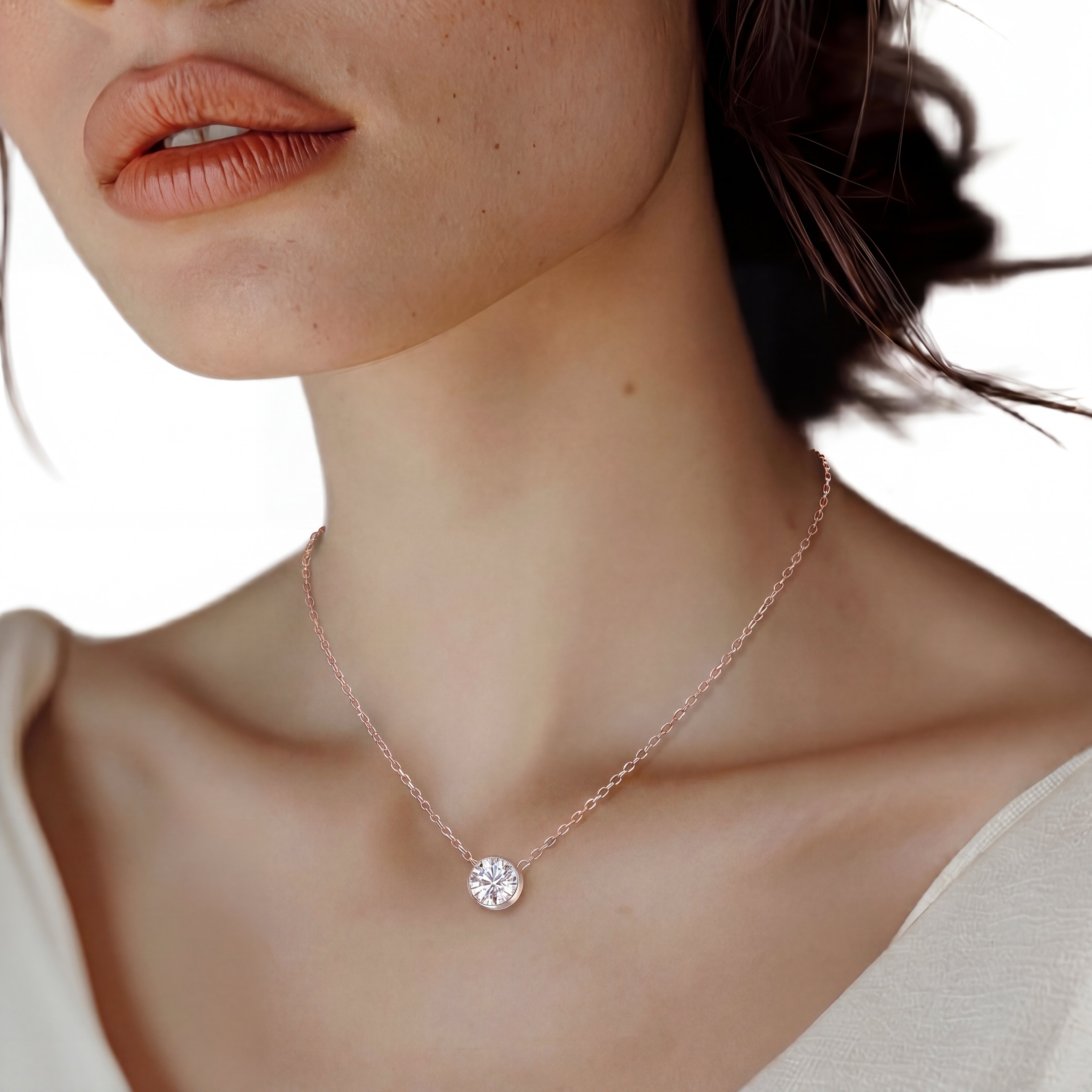 Lumière Solitaire Necklace