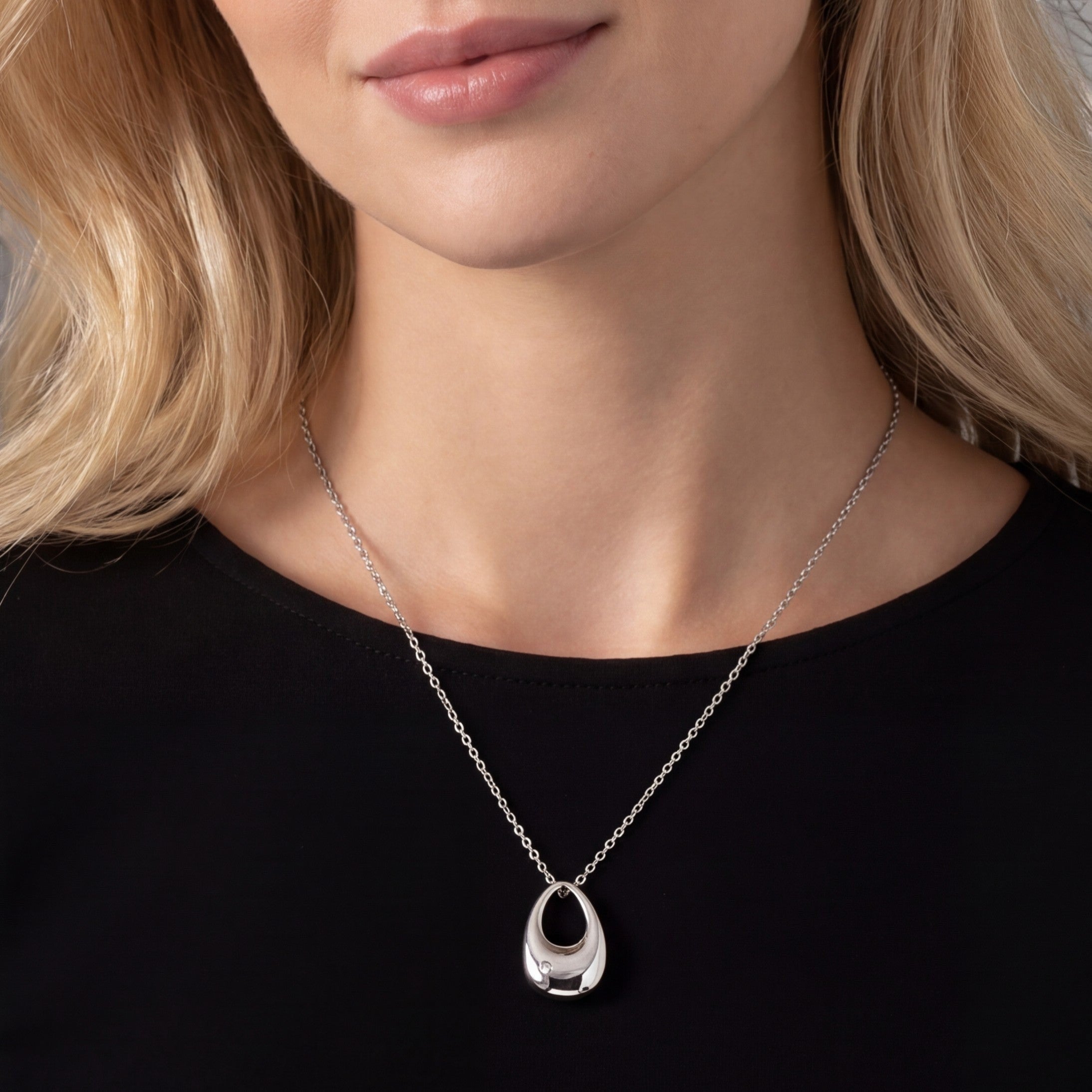 18K White Gold Vermeil, 18K White Gold Vermeil / Lifestyle