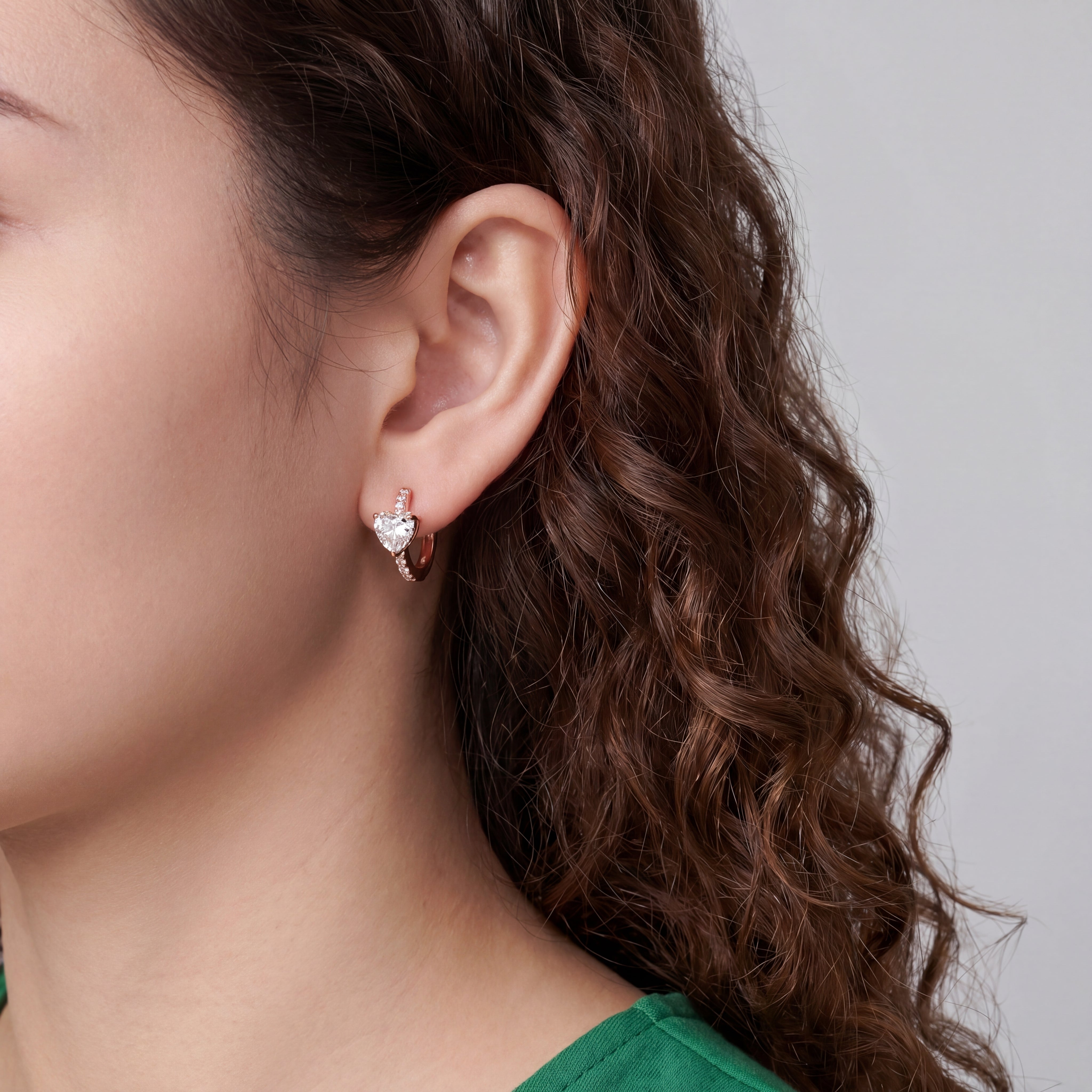 Cœur Éclat Huggie Earrings