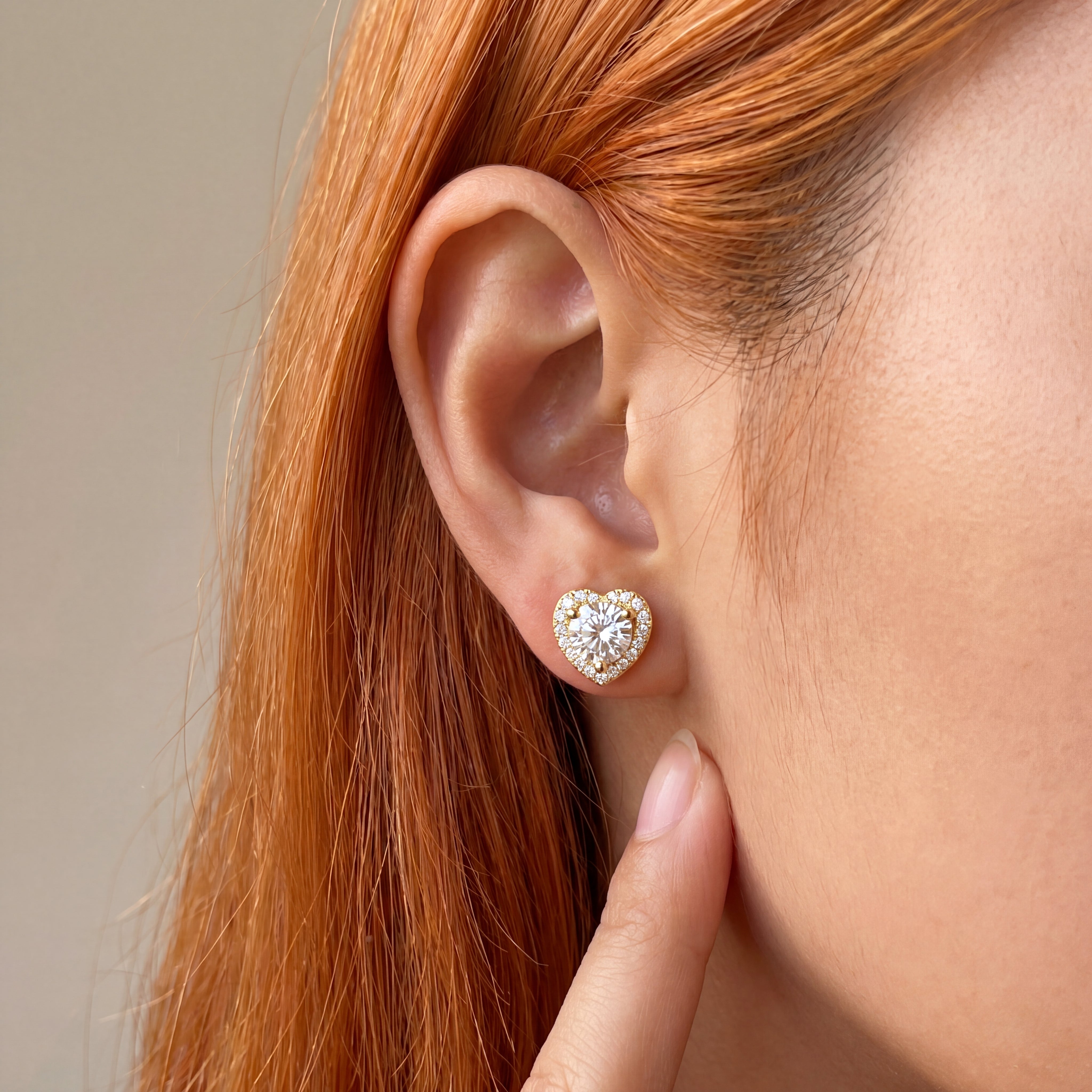 Cœur Lumière Stud Earrings