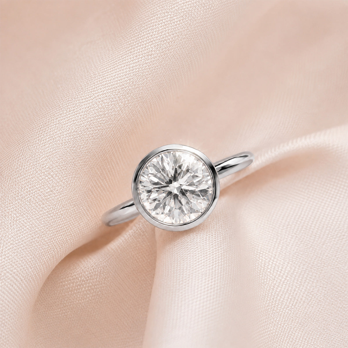 18K White Gold Vermeil, 18K White Gold Vermeil / Lifestyle