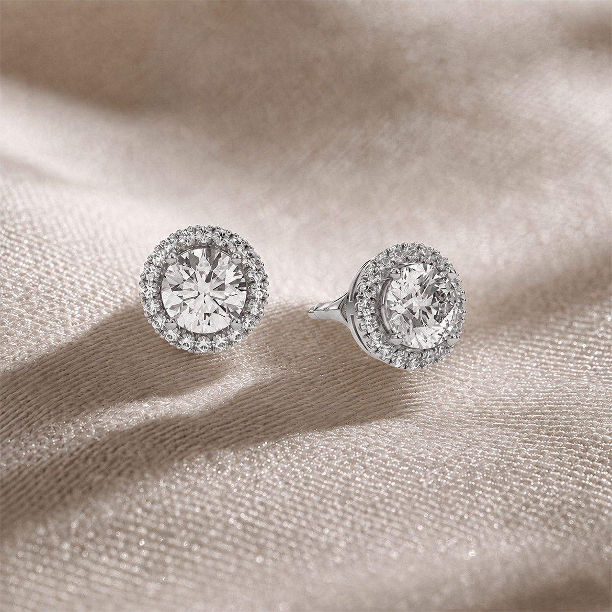 18K White Gold Vermeil, 18K White Gold Vermeil / Lifestyle