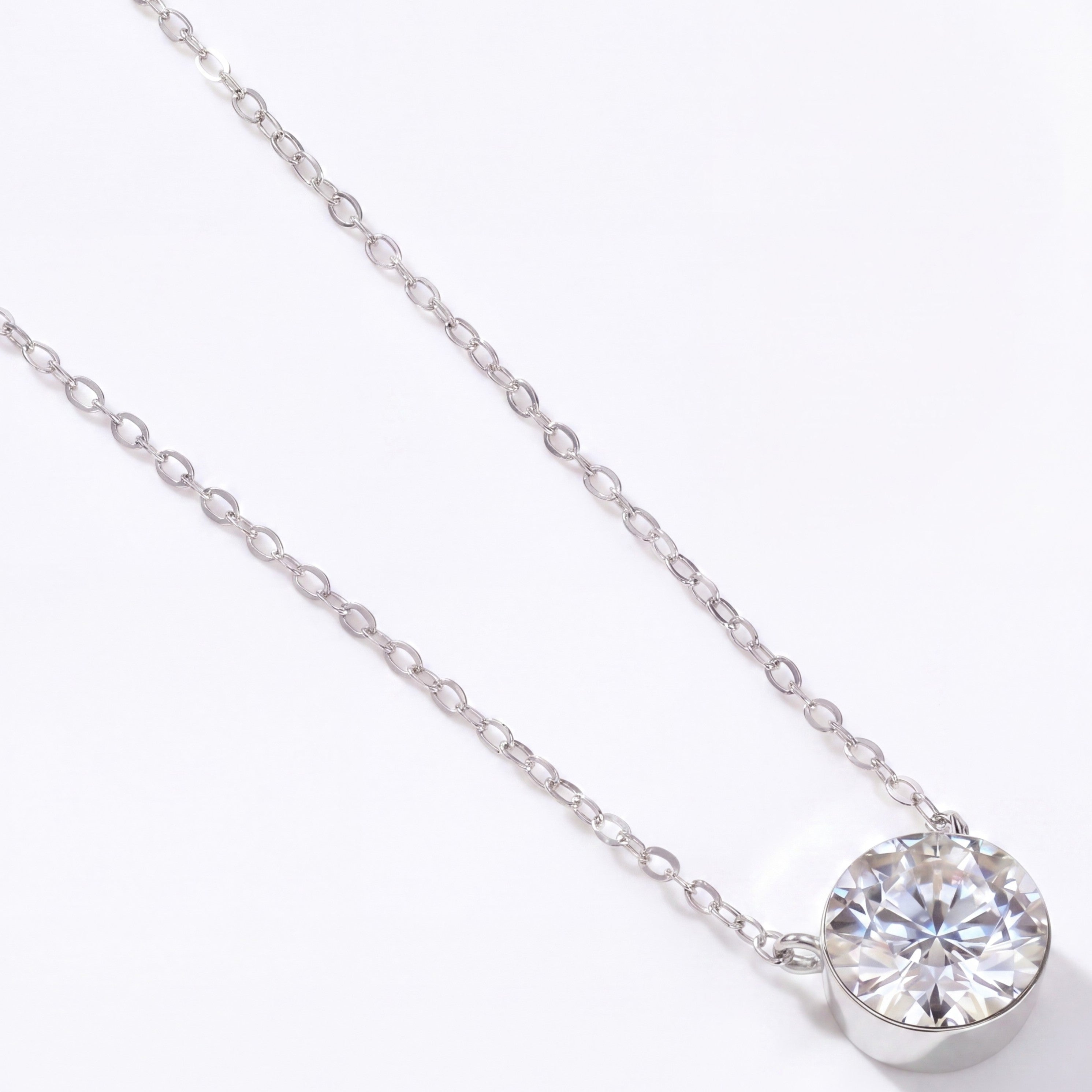 Lumière Solitaire Necklace