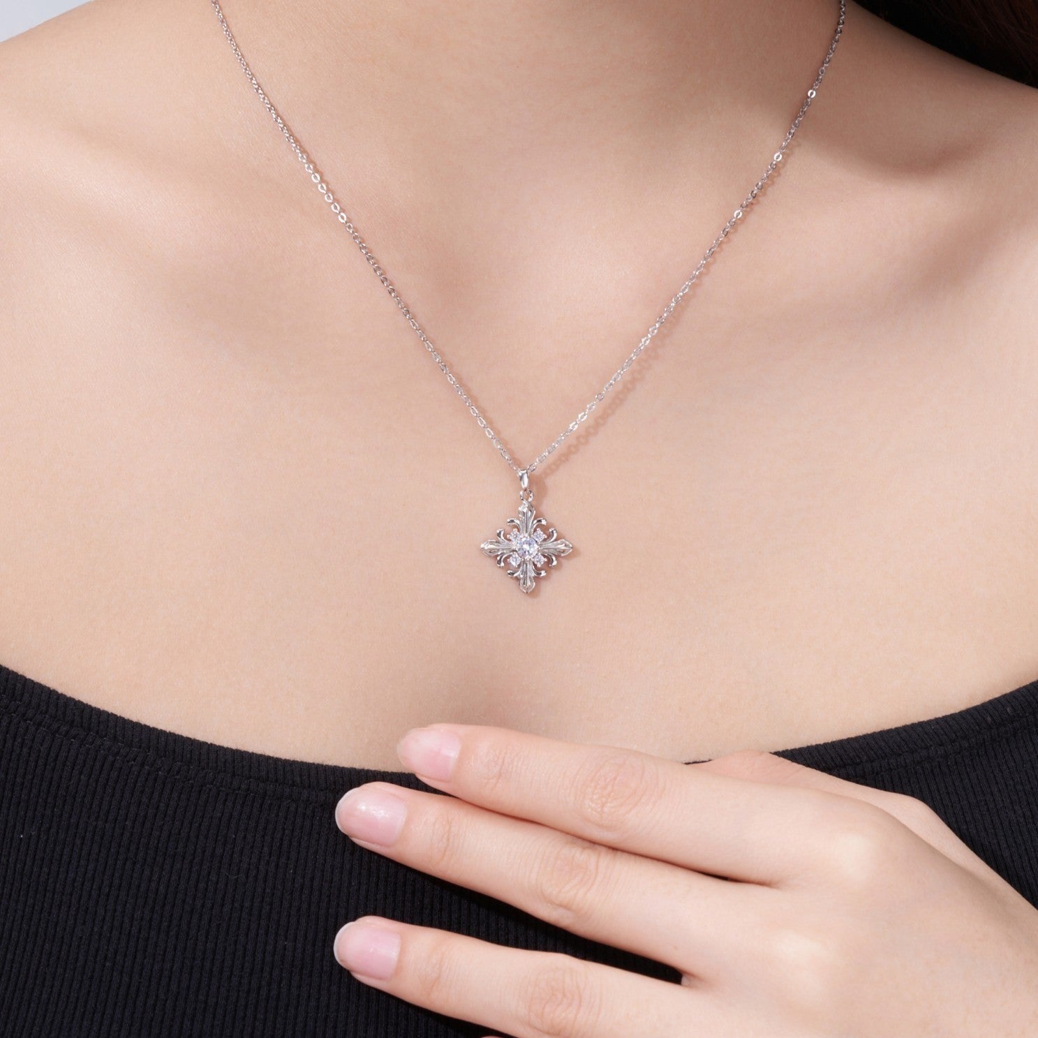 18K White Gold Vermeil, 18K White Gold Vermeil / Lifestyle