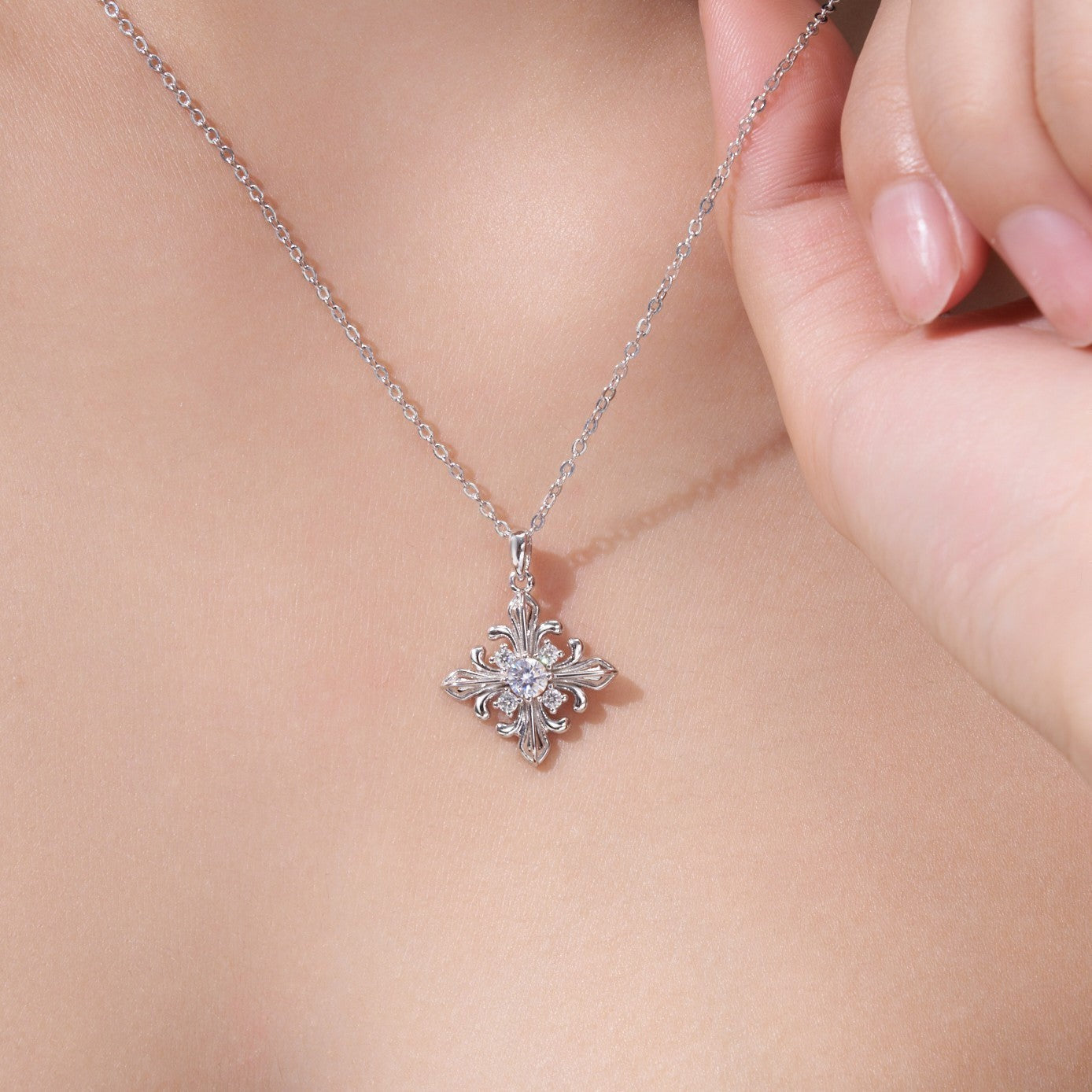 18K White Gold Vermeil, 18K White Gold Vermeil / Lifestyle